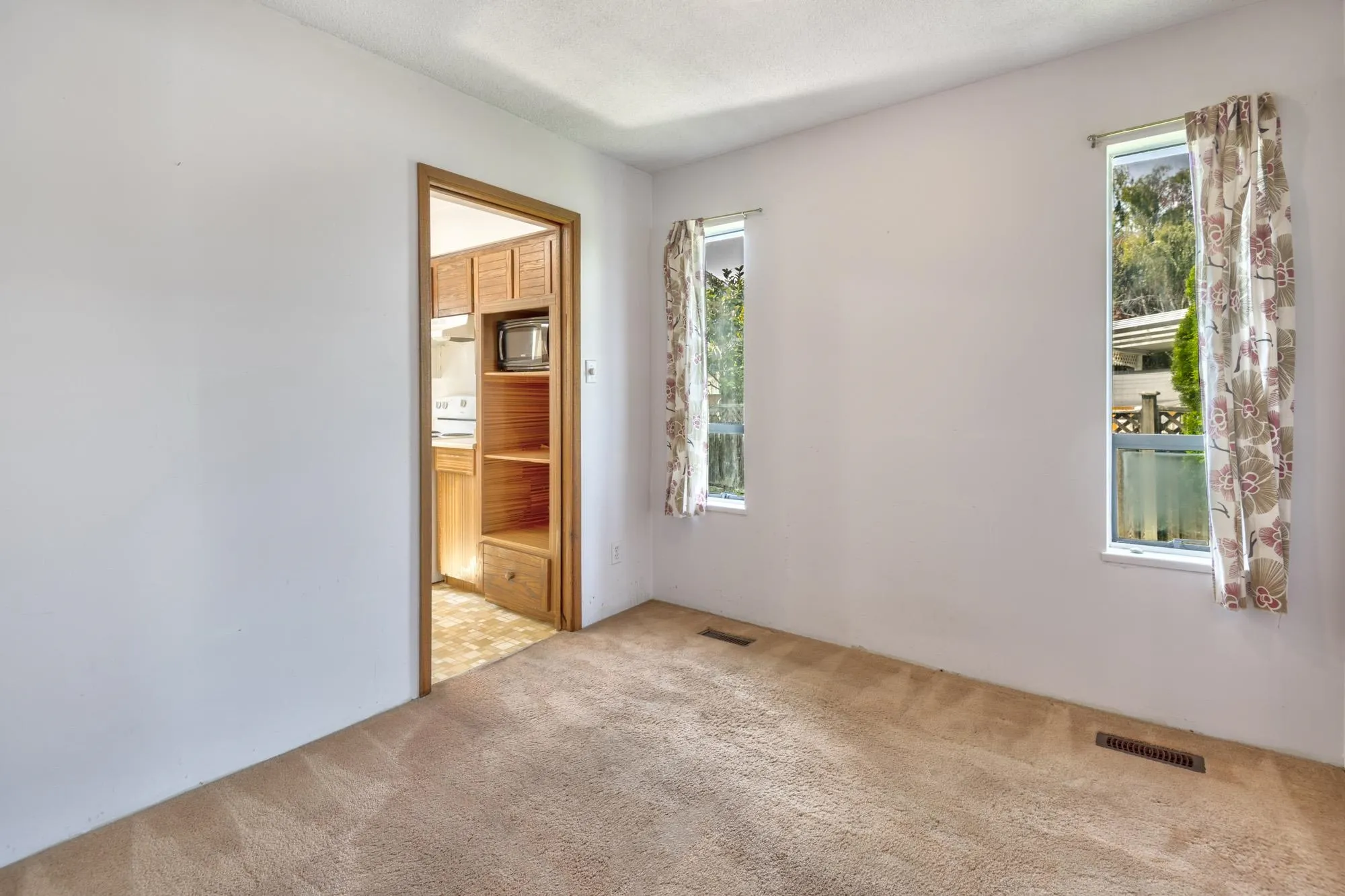 5202 Hollywood Drive