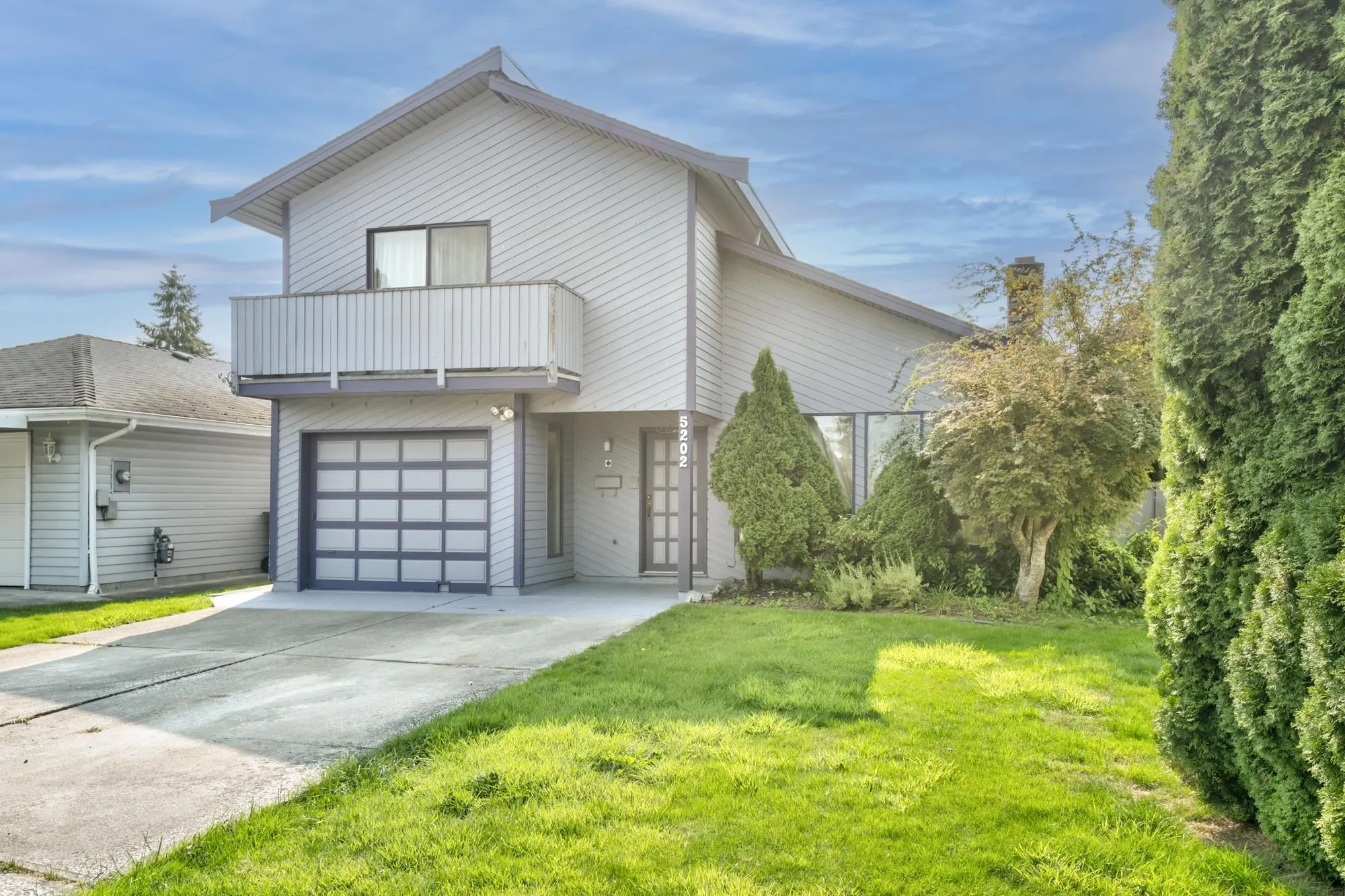 5202 Hollywood Drive