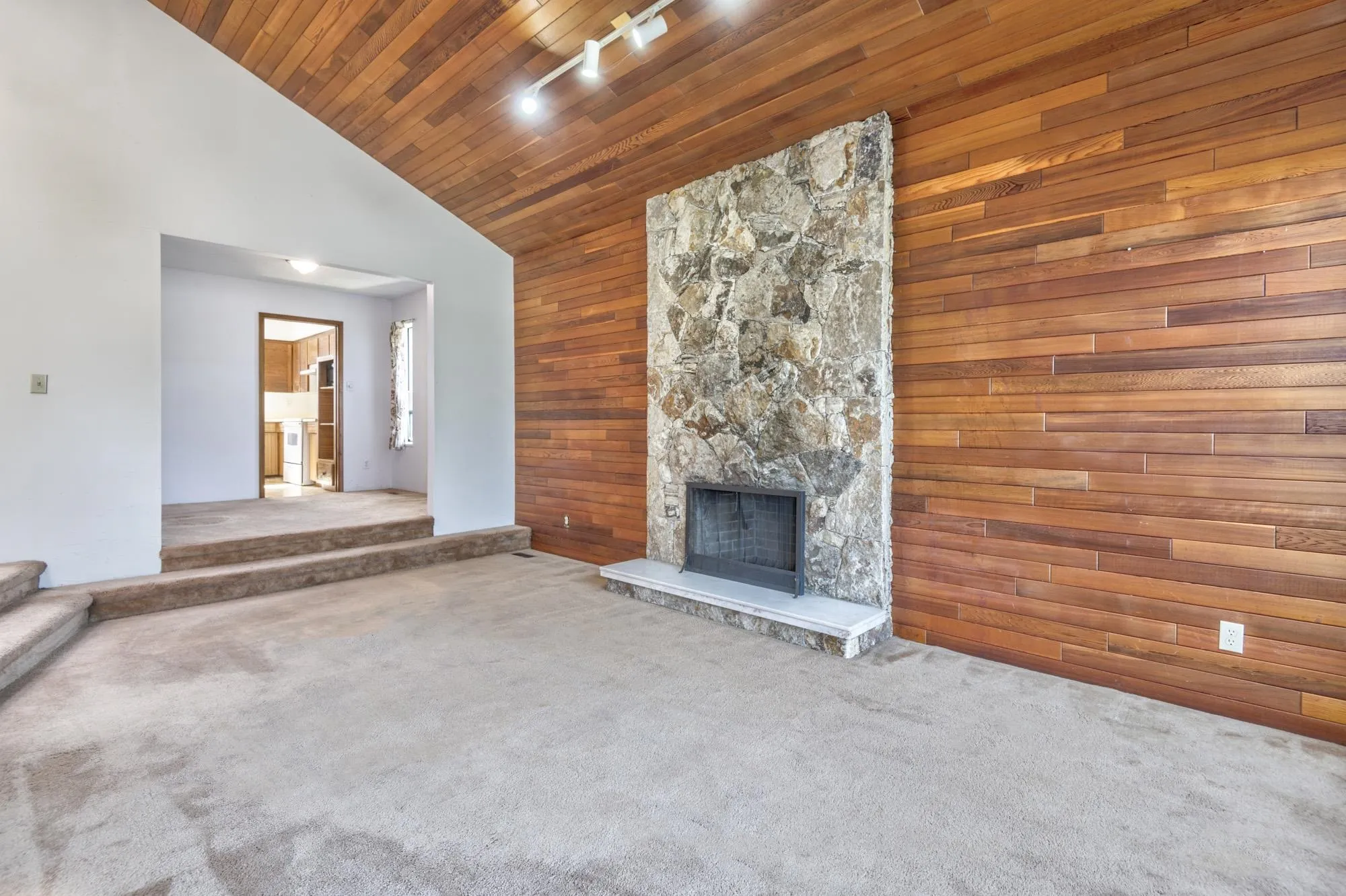 5202 Hollywood Drive