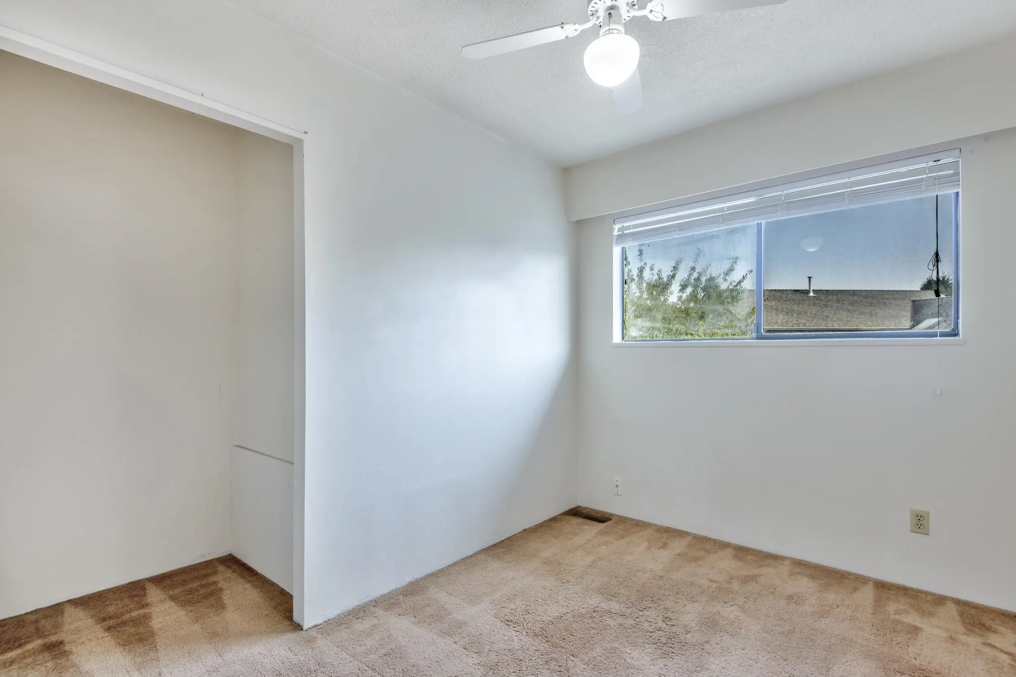 5202 Hollywood Drive