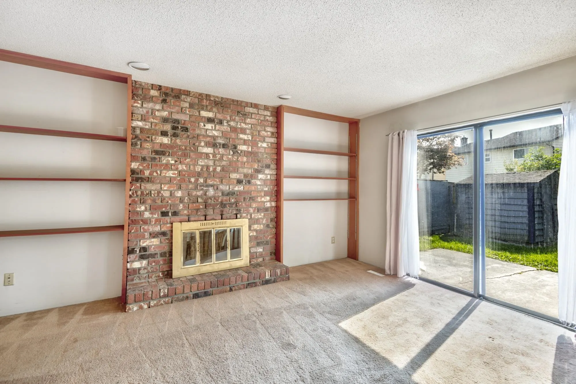 5202 Hollywood Drive