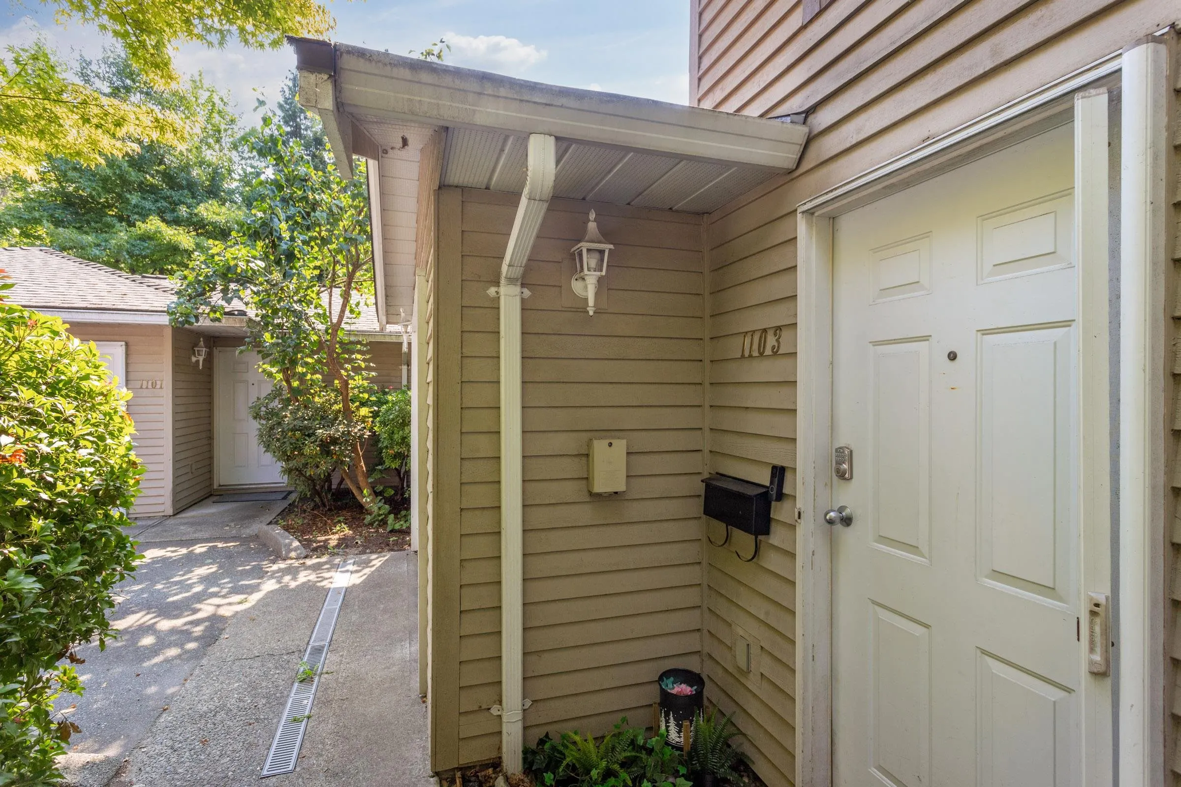 1103 O'flaherty Gate