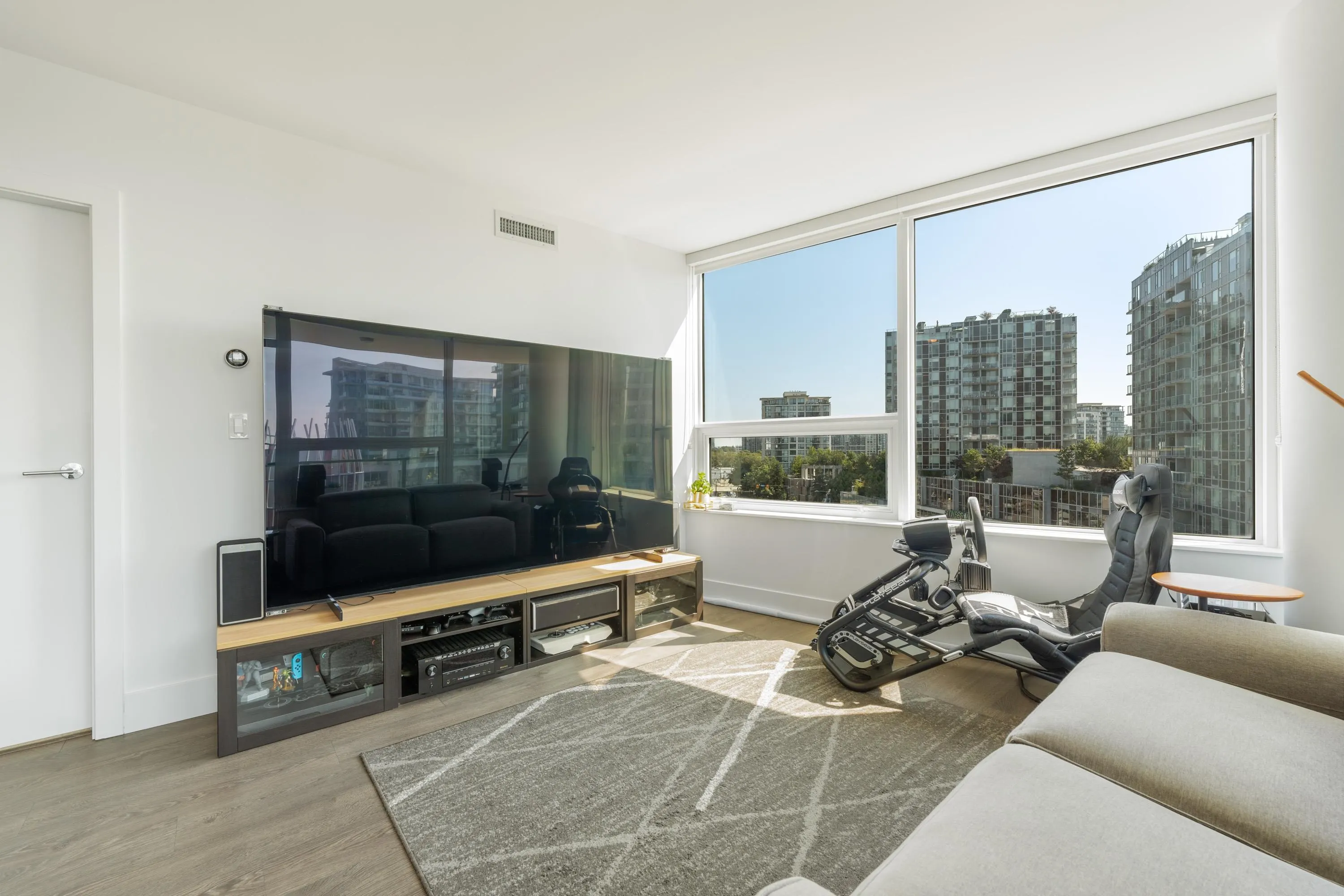 703 5508 Hollybridge Way