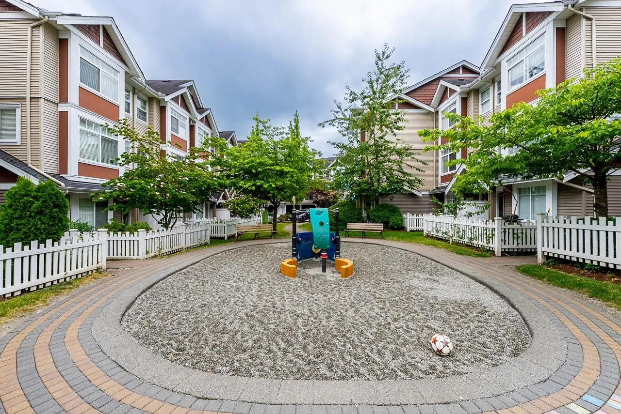 64 8676 158 Street