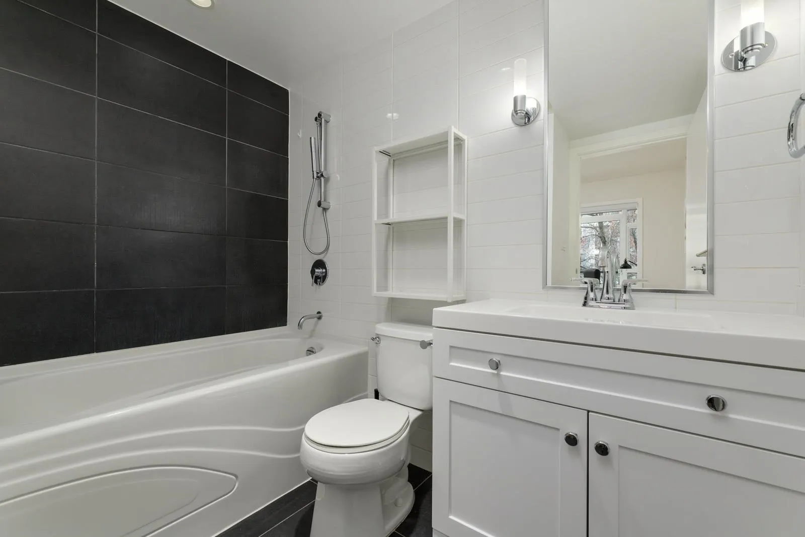 304 988 Richards Street