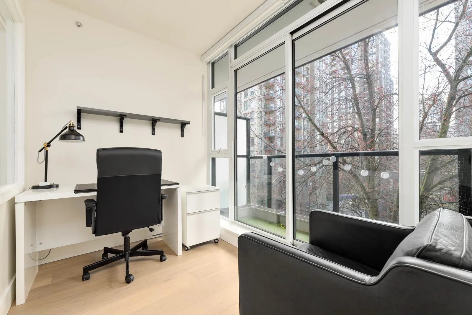 304 988 Richards Street