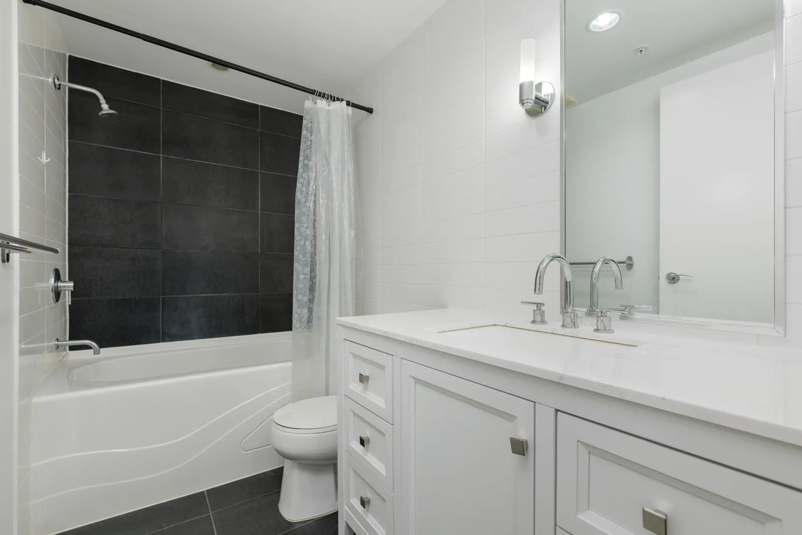 304 988 Richards Street