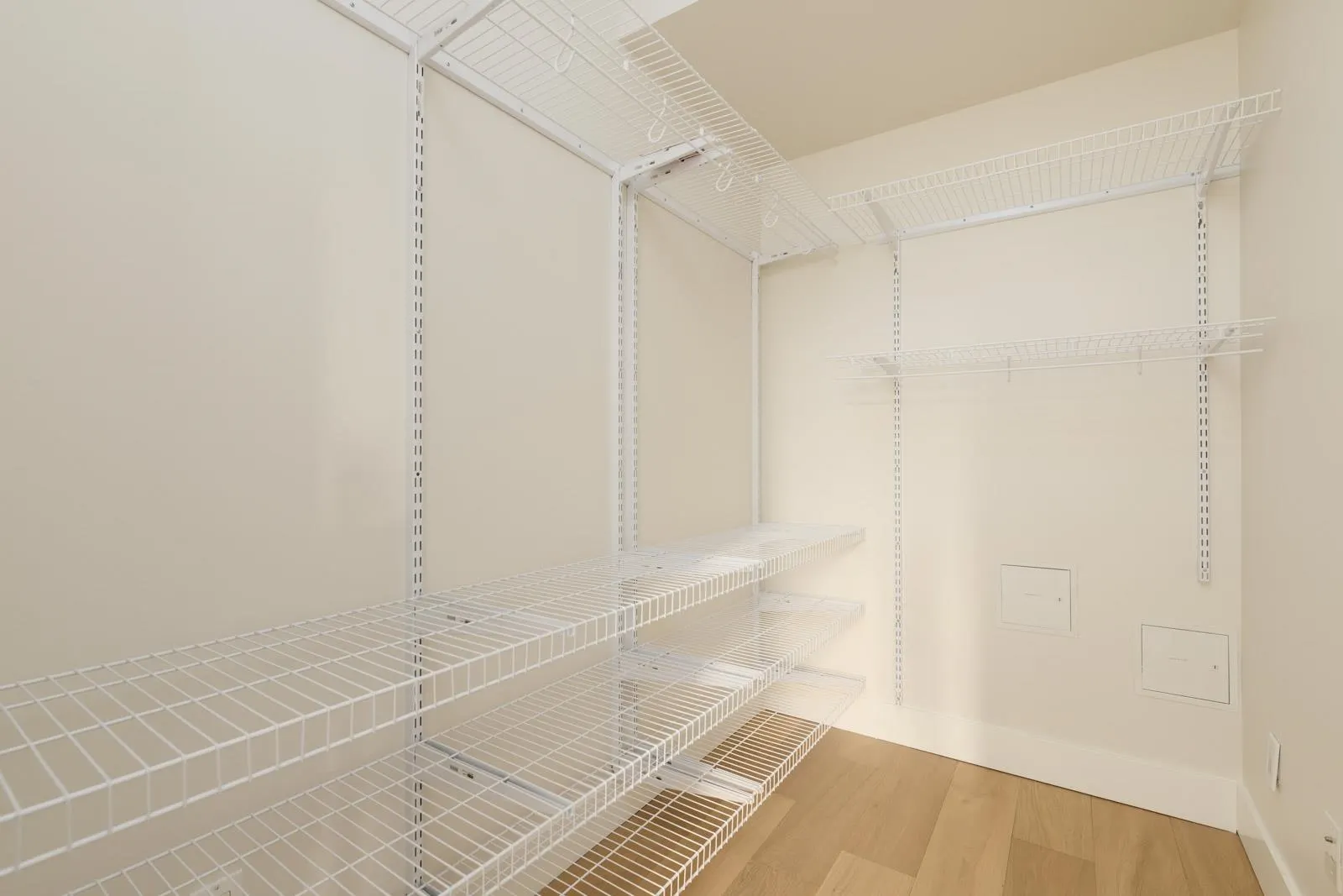 304 988 Richards Street