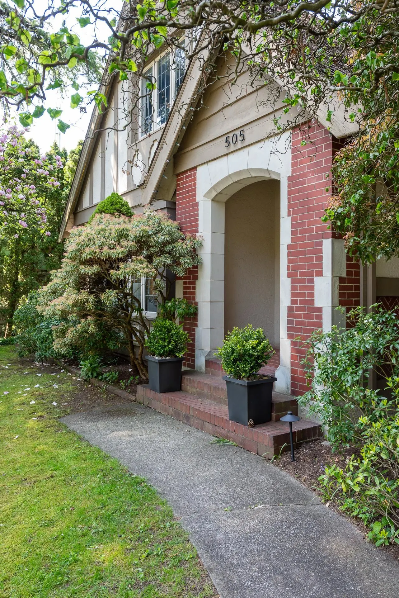 505 Queens Avenue