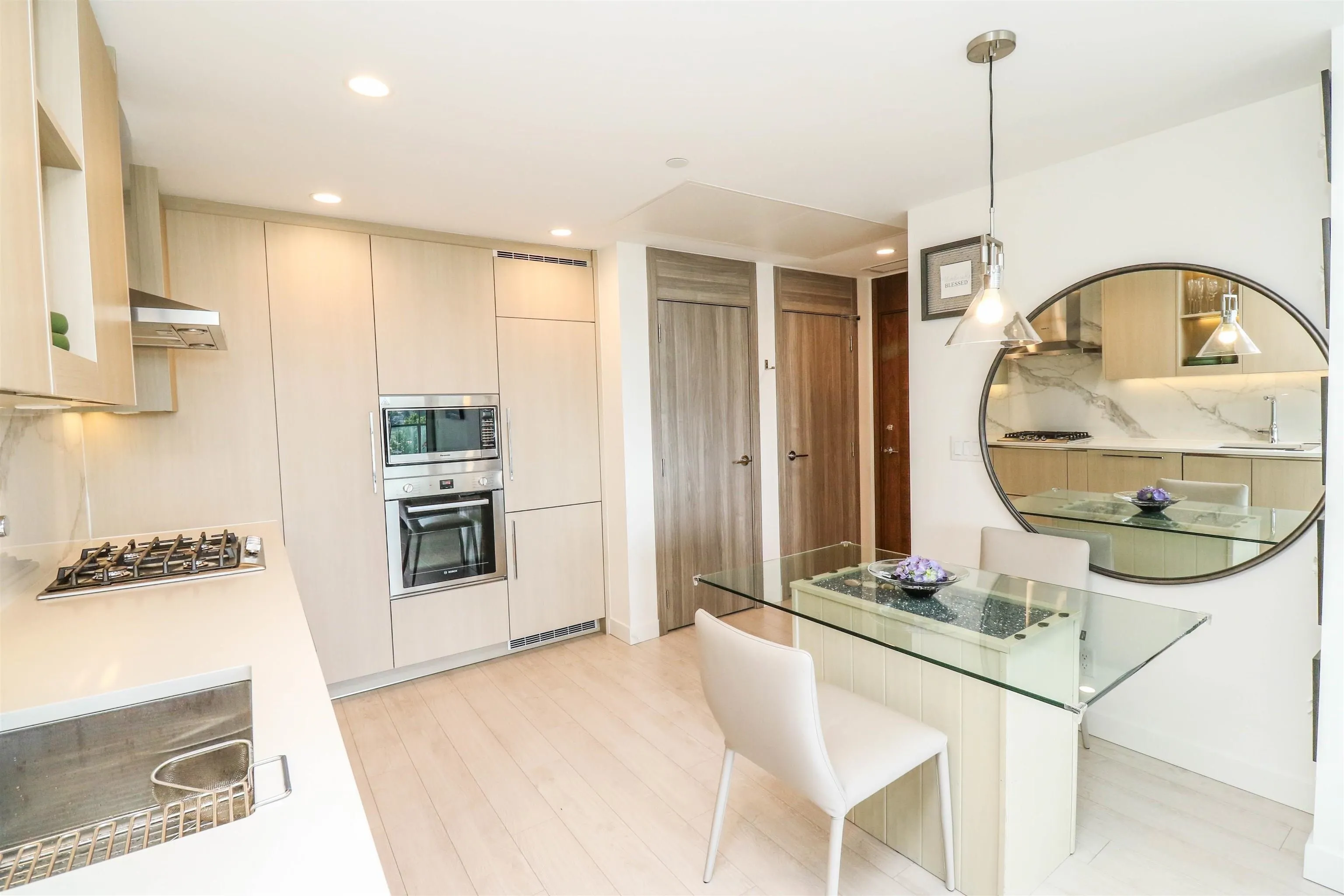 610 4890 Lougheed Highway