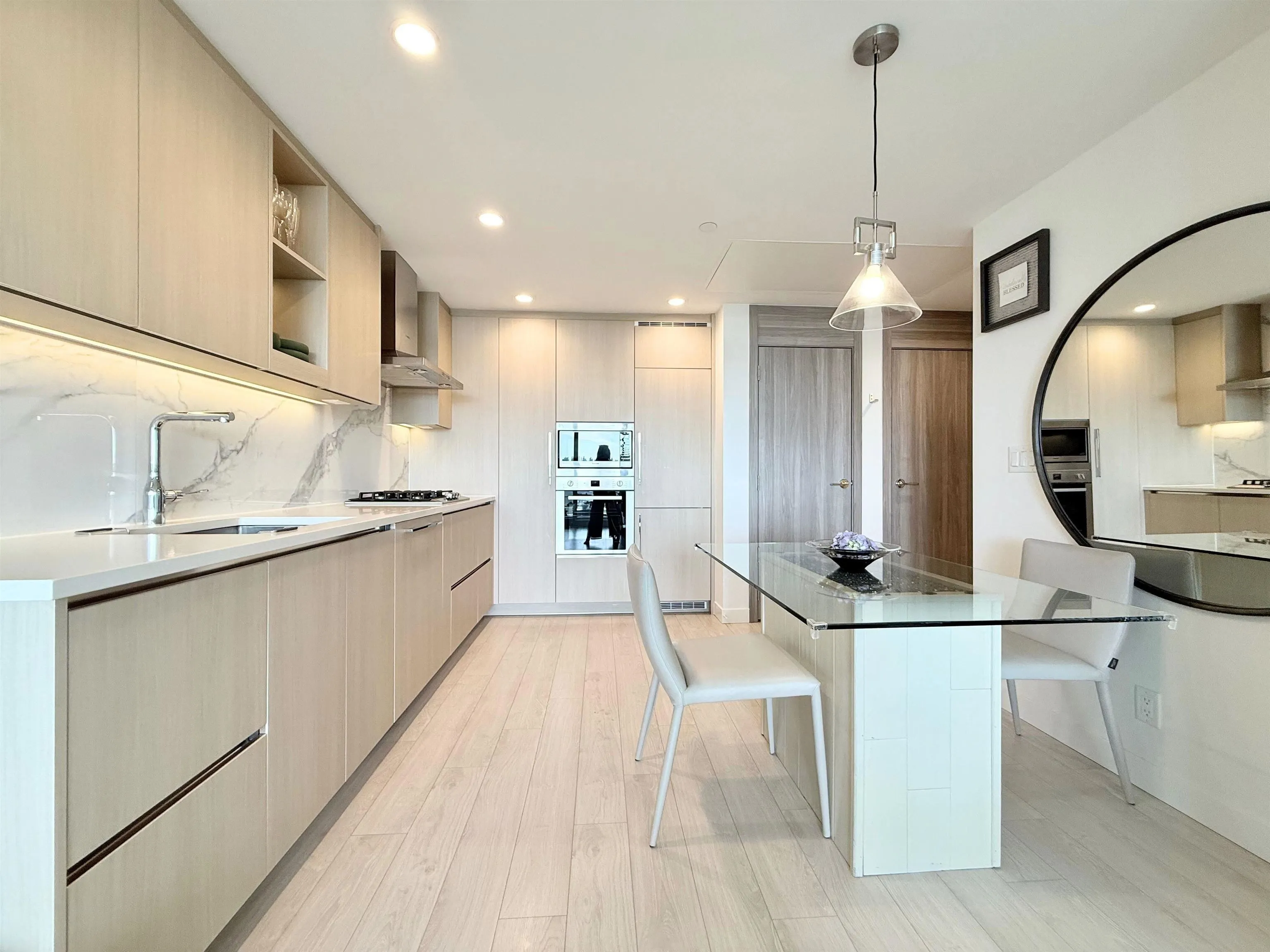 610 4890 Lougheed Highway