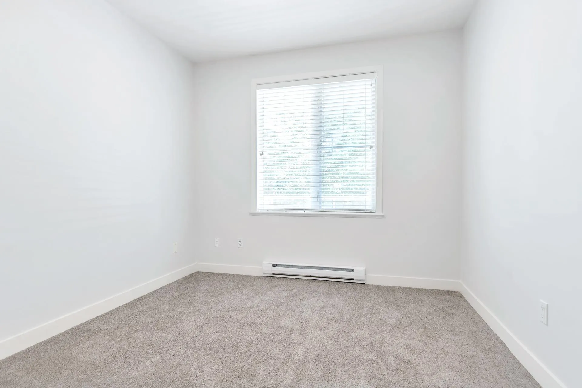210 1375 View Crescent