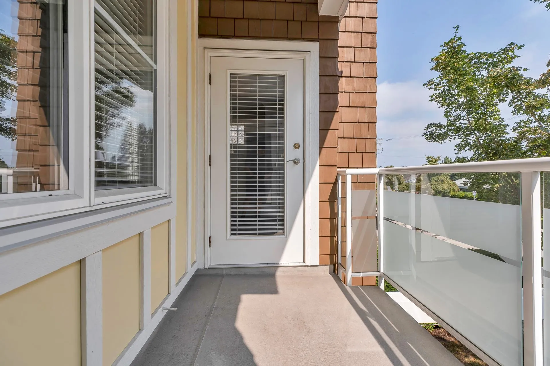 210 1375 View Crescent