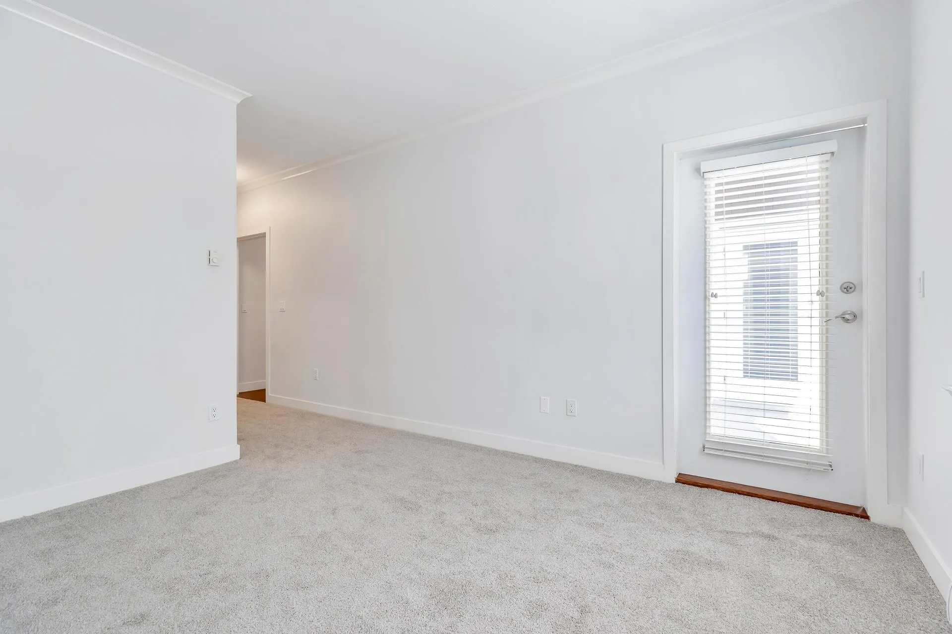 210 1375 View Crescent
