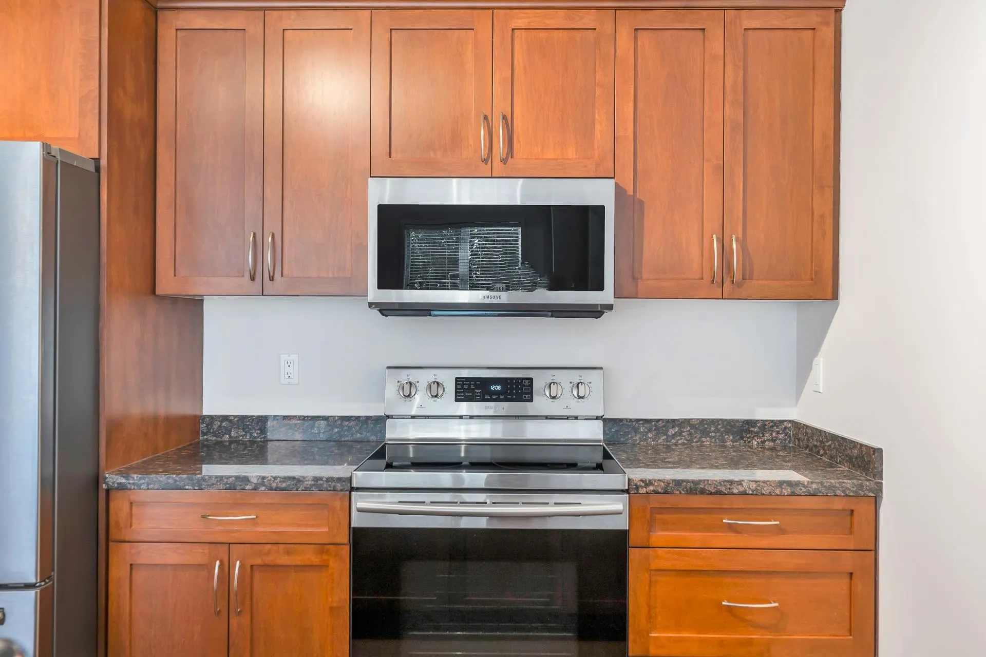 210 1375 View Crescent