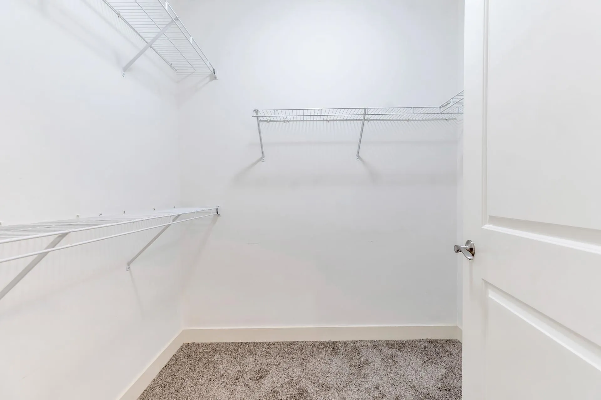 210 1375 View Crescent