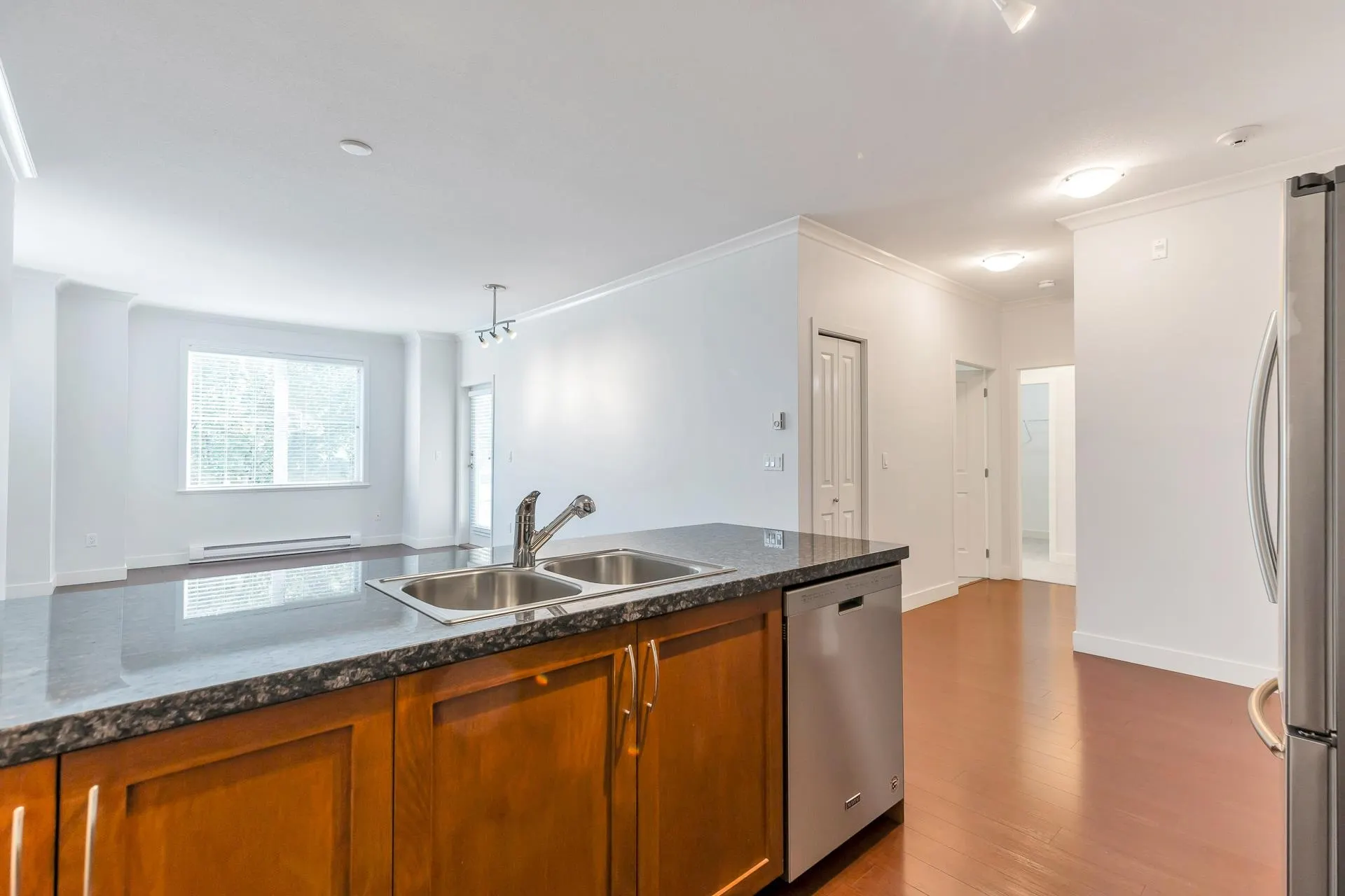 210 1375 View Crescent