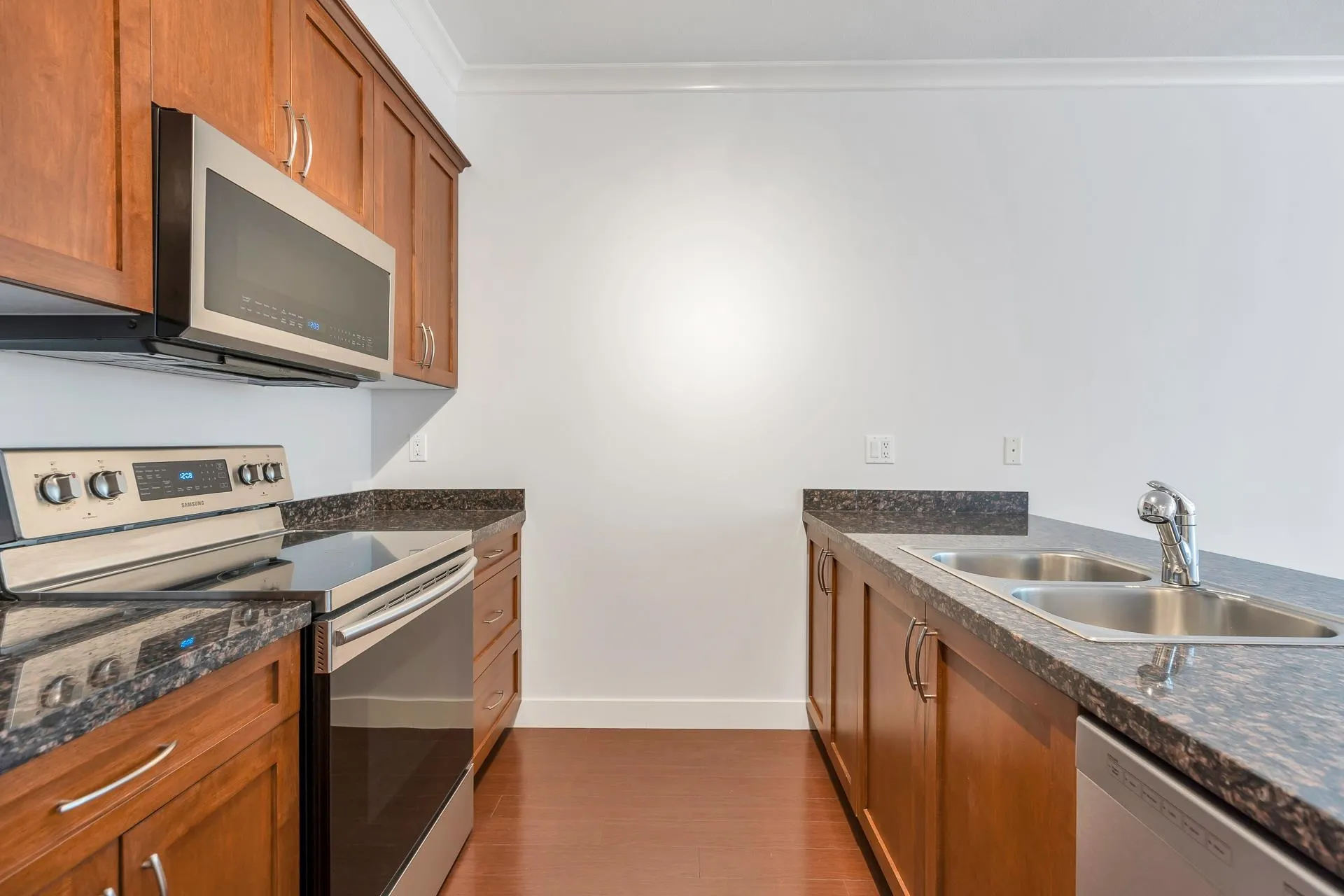 210 1375 View Crescent