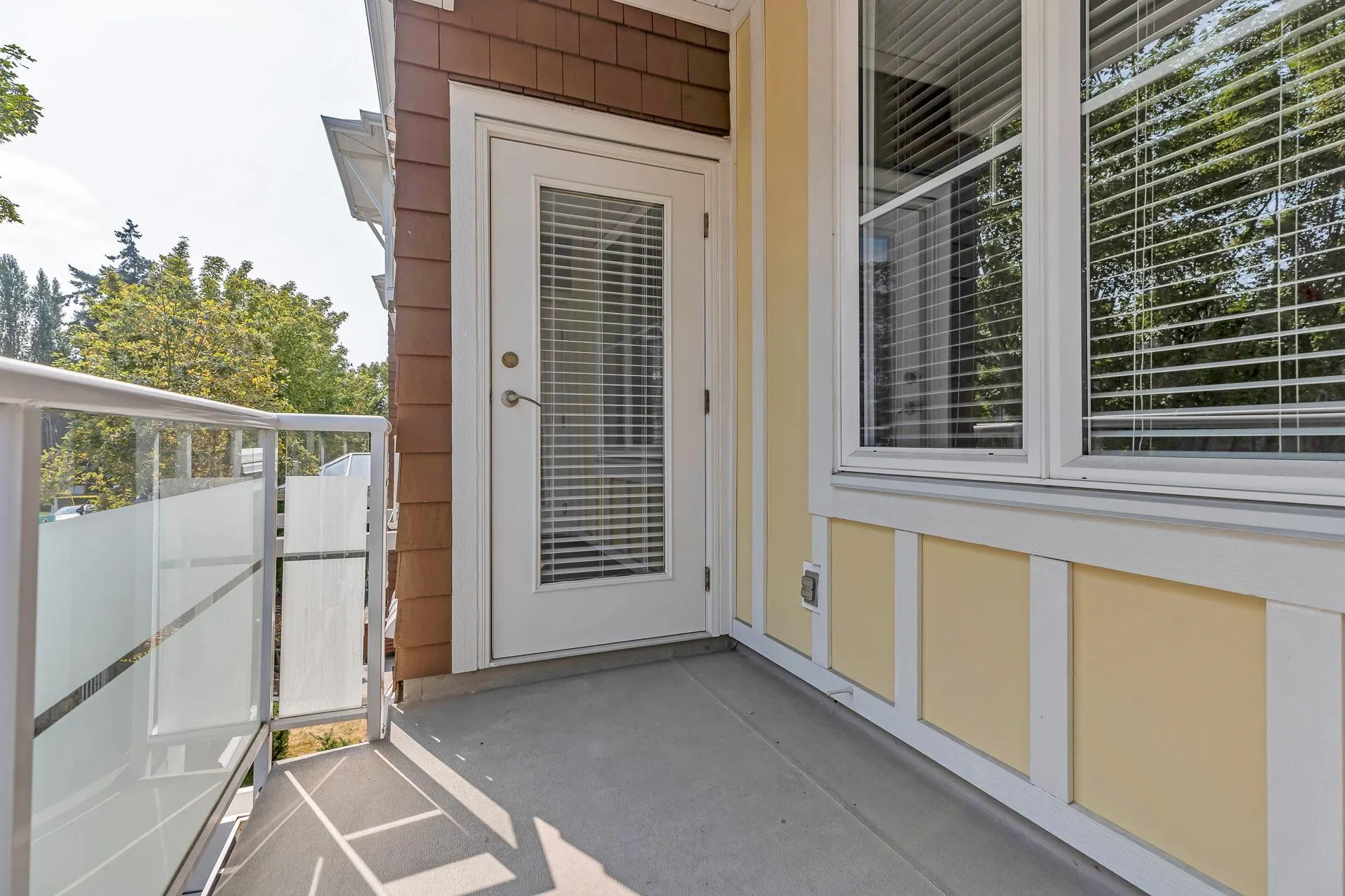 210 1375 View Crescent