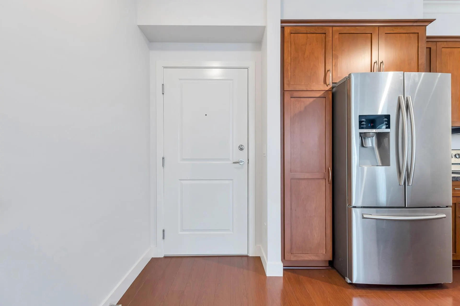 210 1375 View Crescent