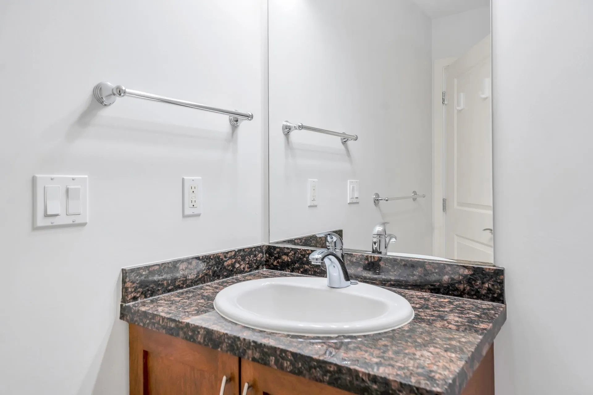 210 1375 View Crescent