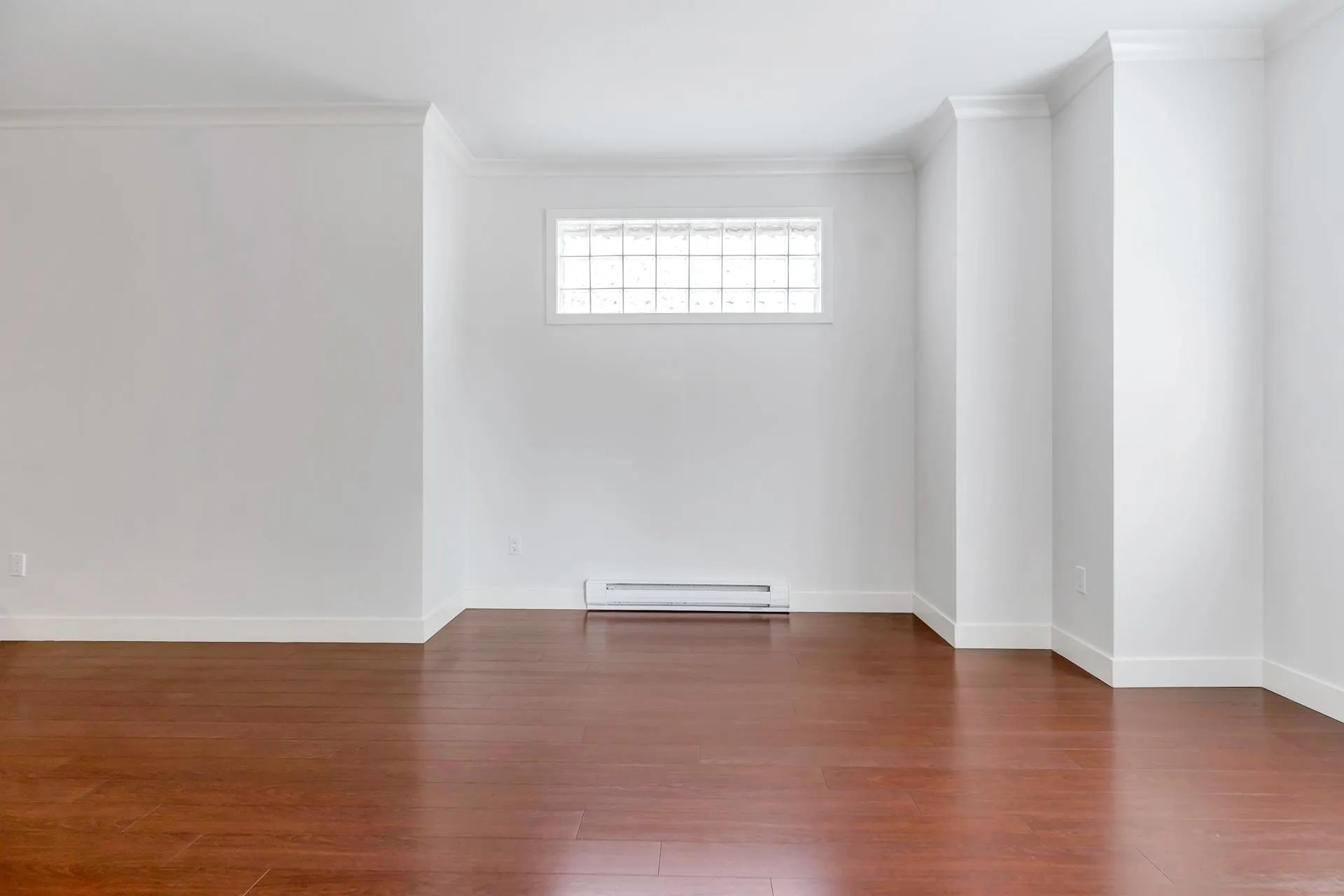 210 1375 View Crescent