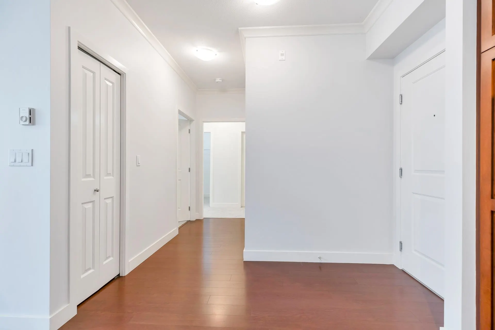 210 1375 View Crescent