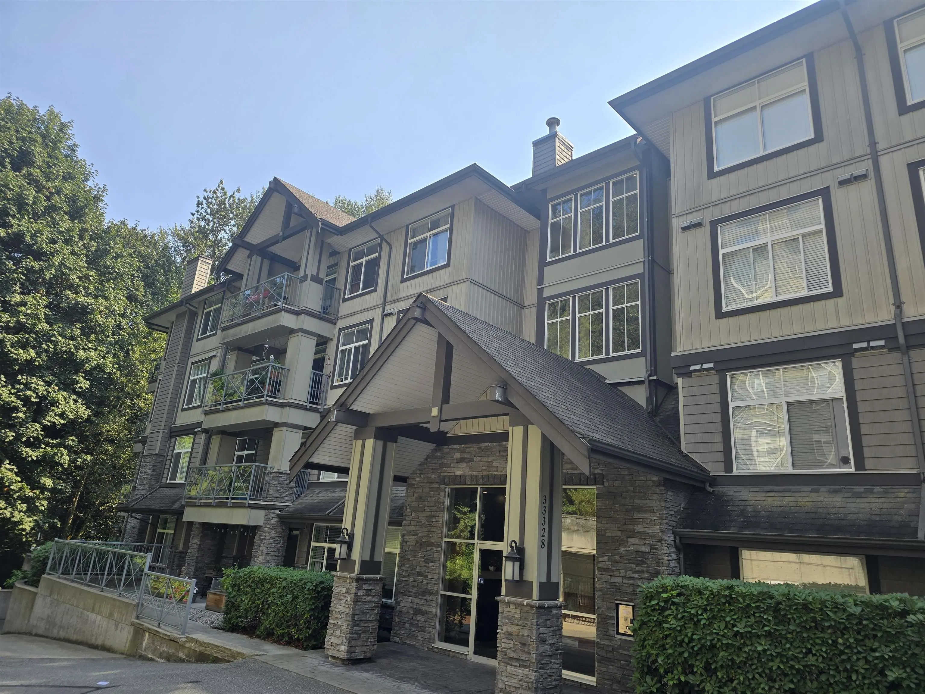 307 33328 E Bourquin Crescent
