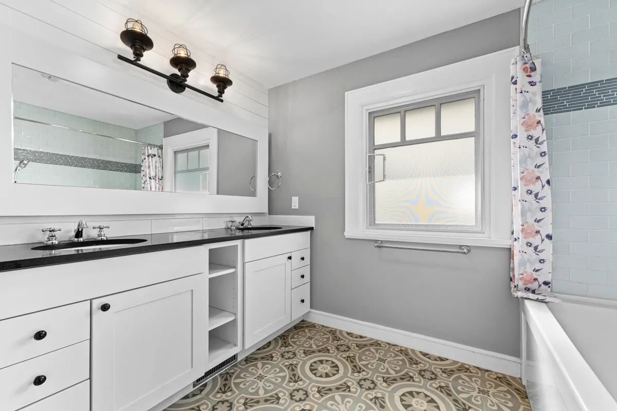 1560 19th Street