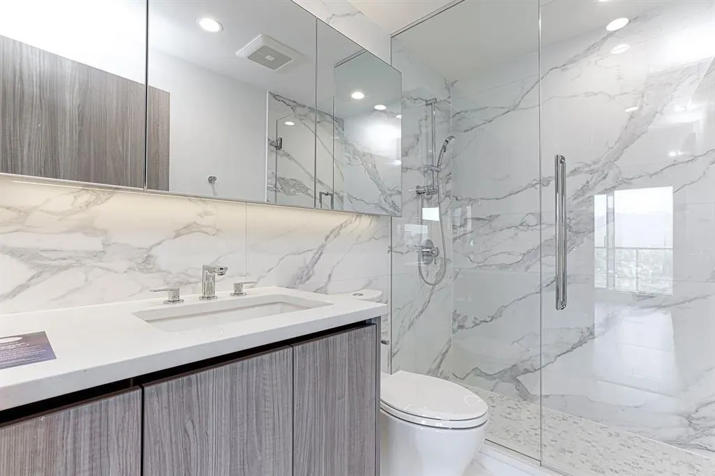 3403 4880 Lougheed Highway