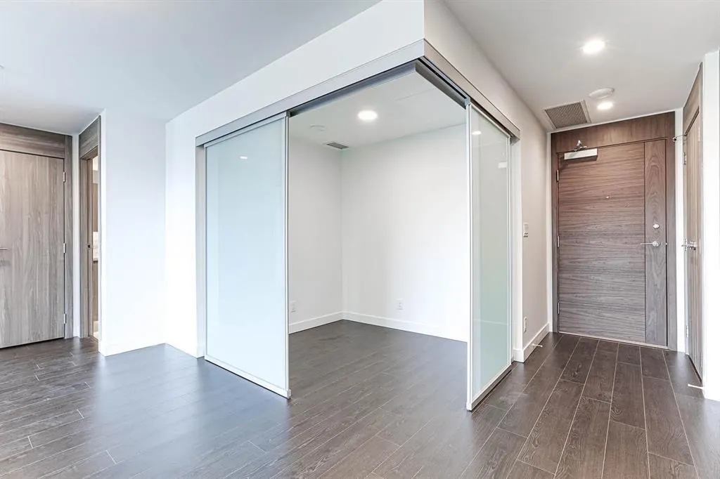 3403 4880 Lougheed Highway