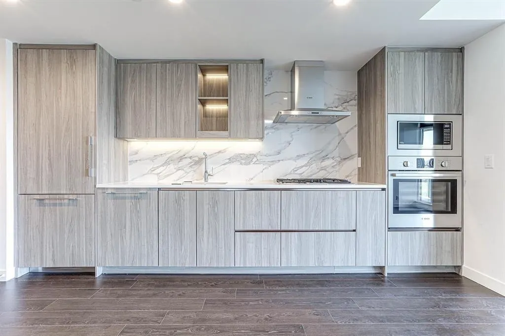 3403 4880 Lougheed Highway