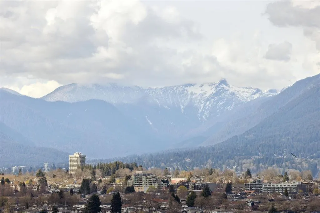 3403 4880 Lougheed Highway