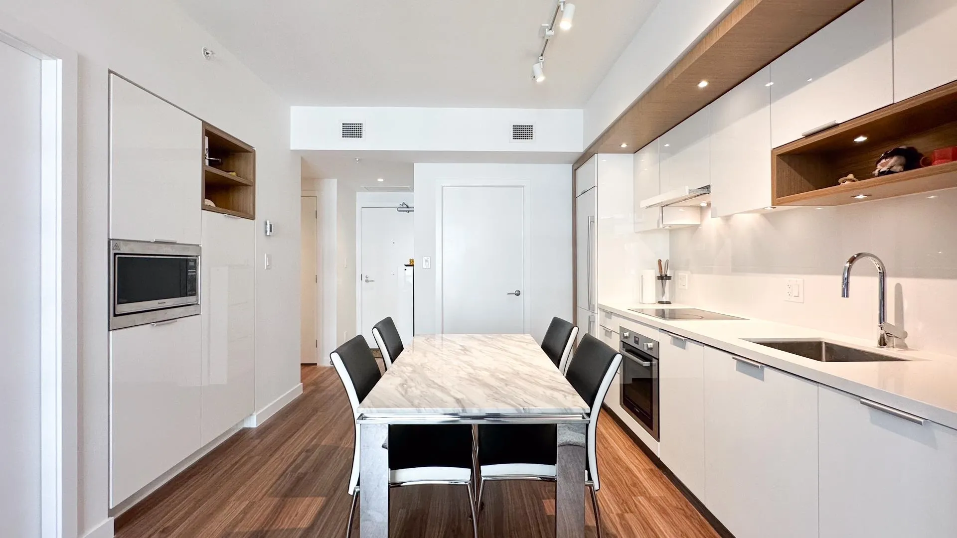 515 1661 Quebec Street