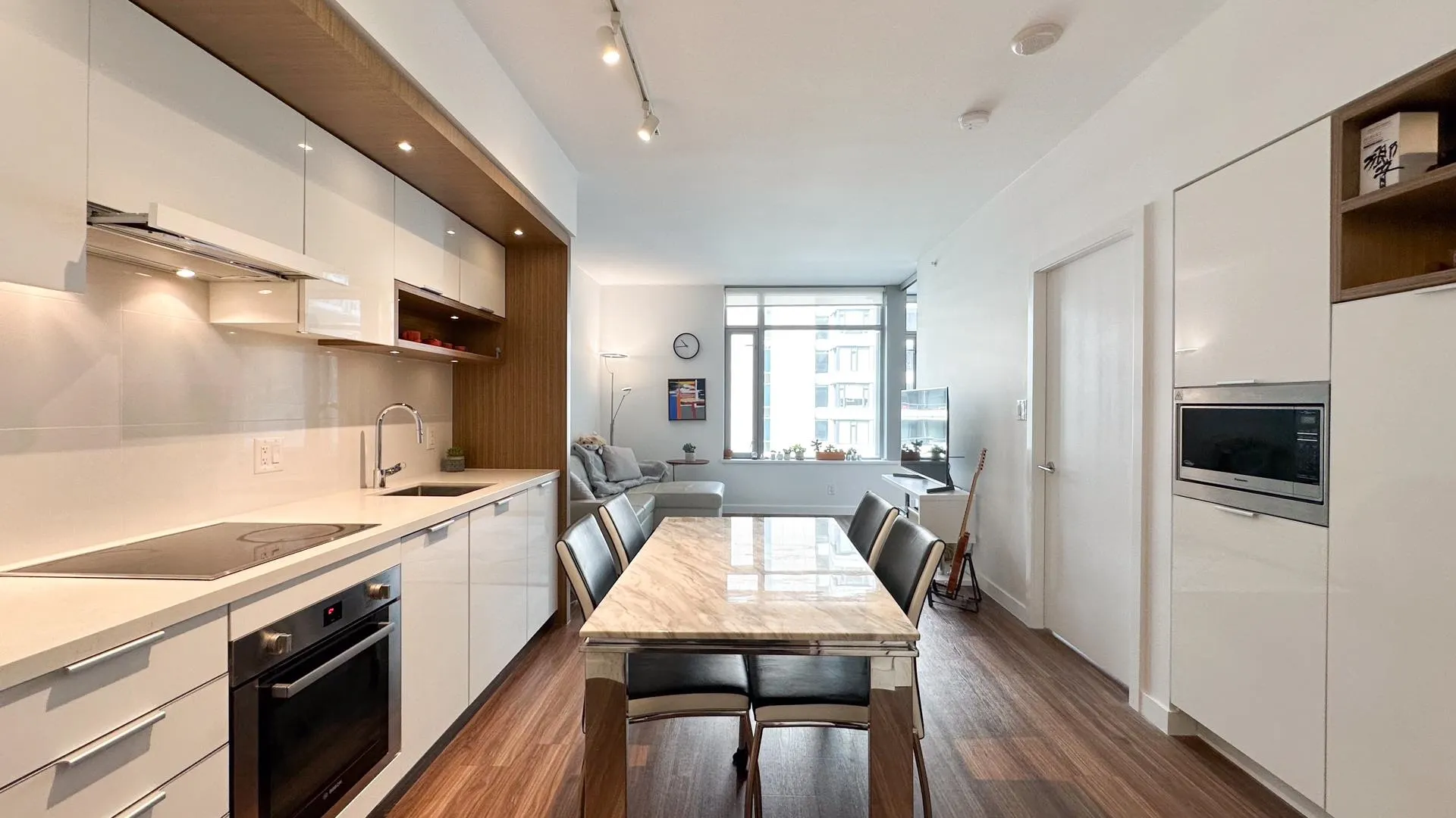 515 1661 Quebec Street