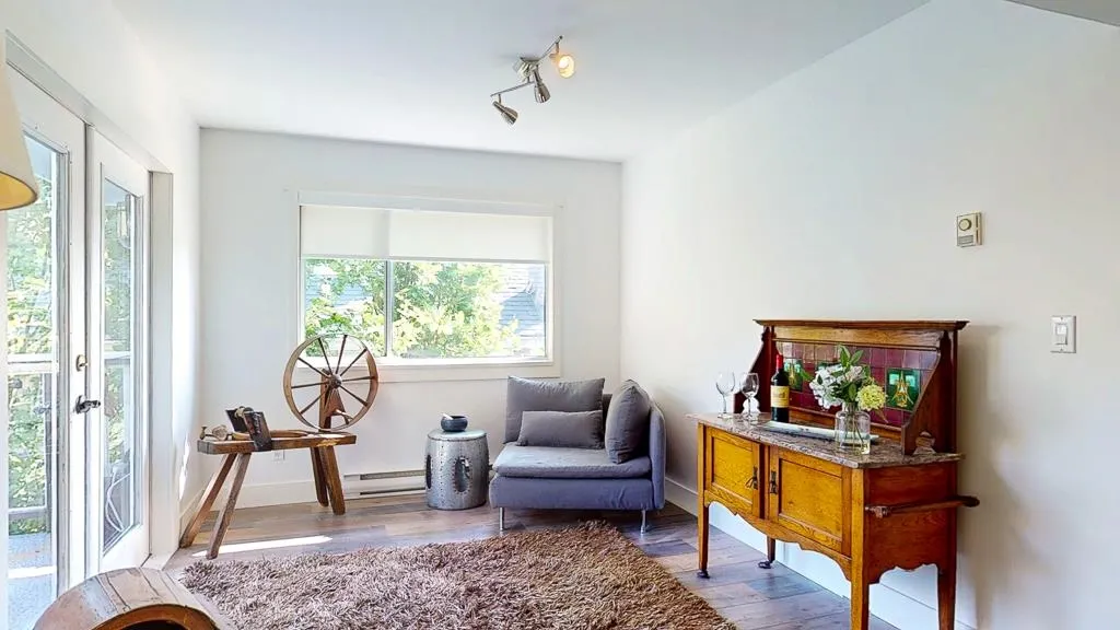 4868 Bluegrouse Drive
