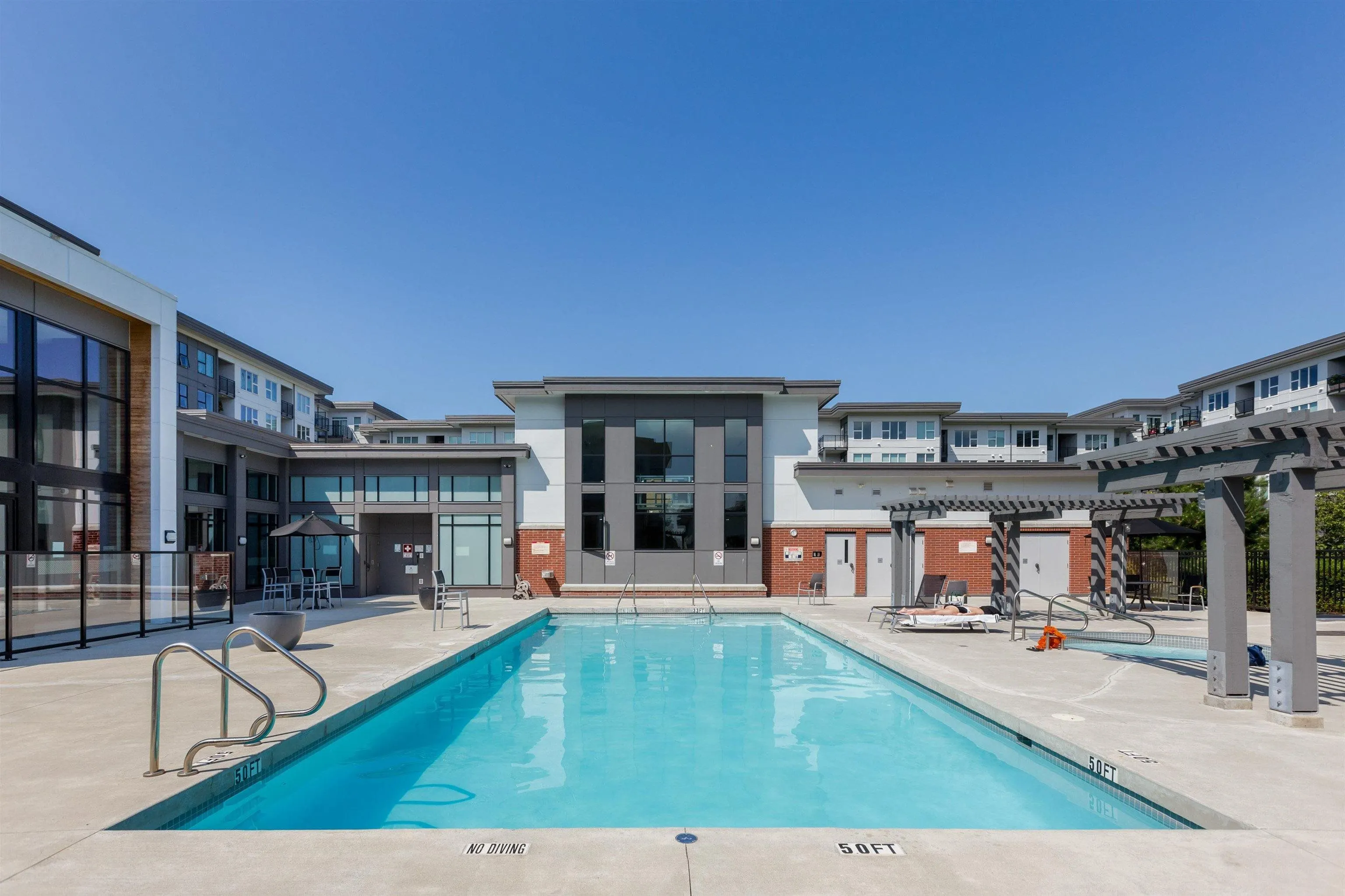 102 9399 Alexandra Road