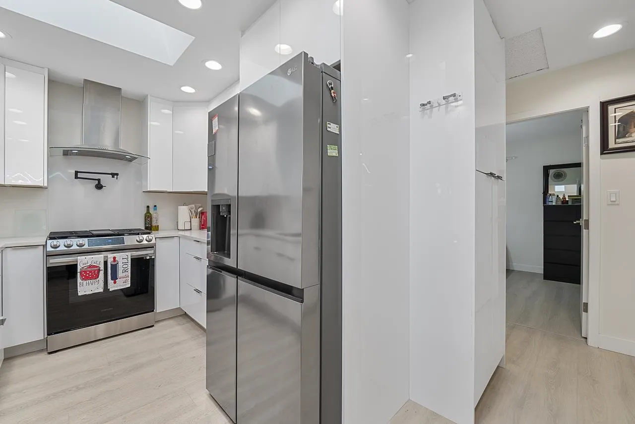 3512 Pearkes Place
