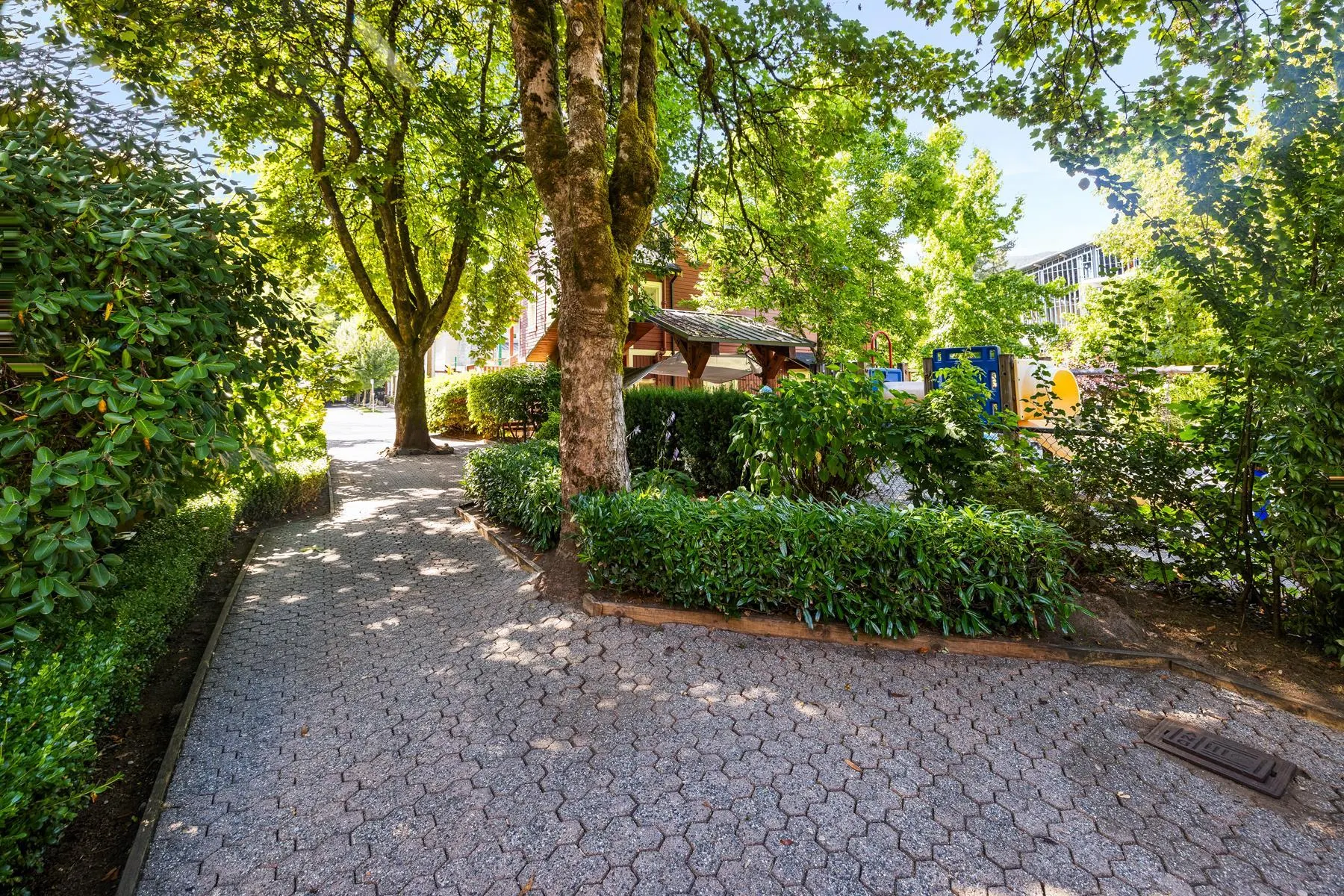 3182 Mountain Highway