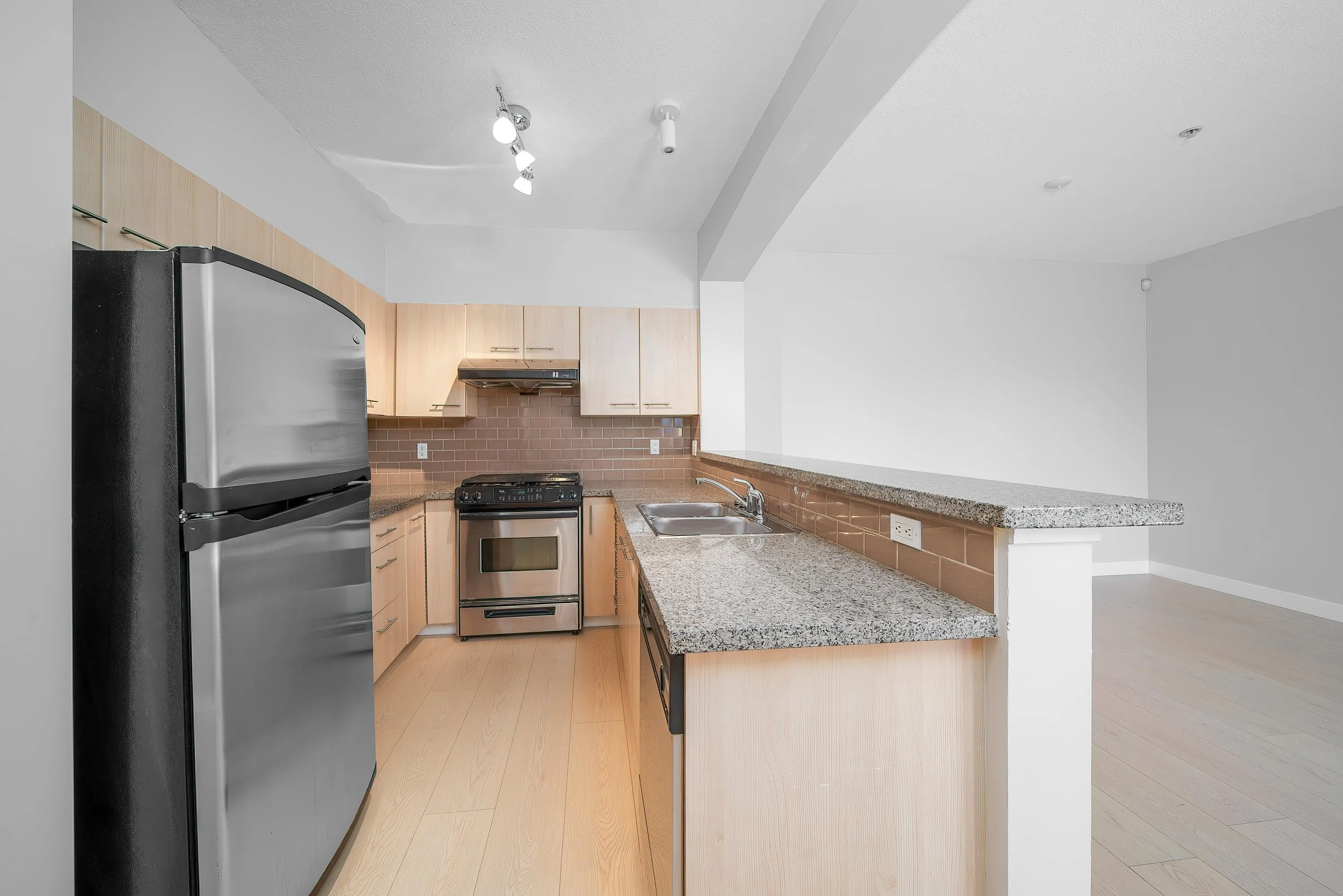 5403 5111 Garden City Road