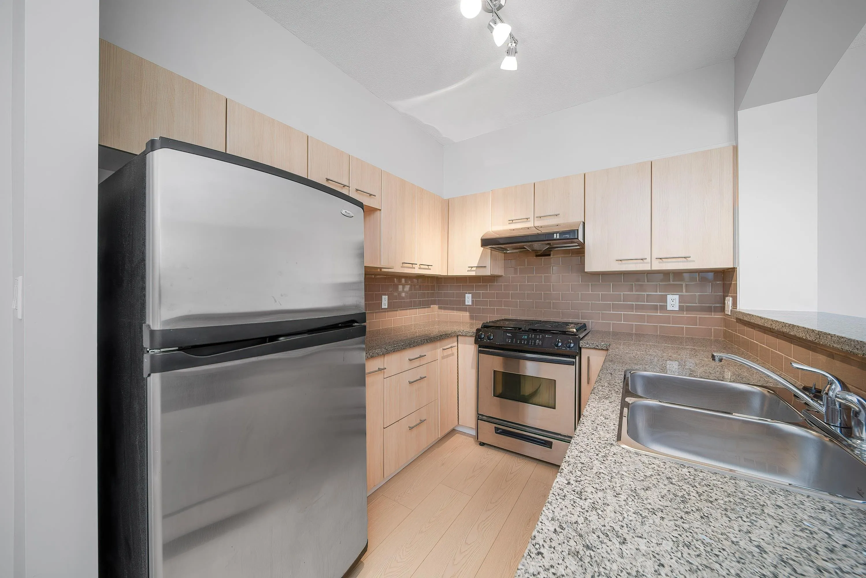 5403 5111 Garden City Road