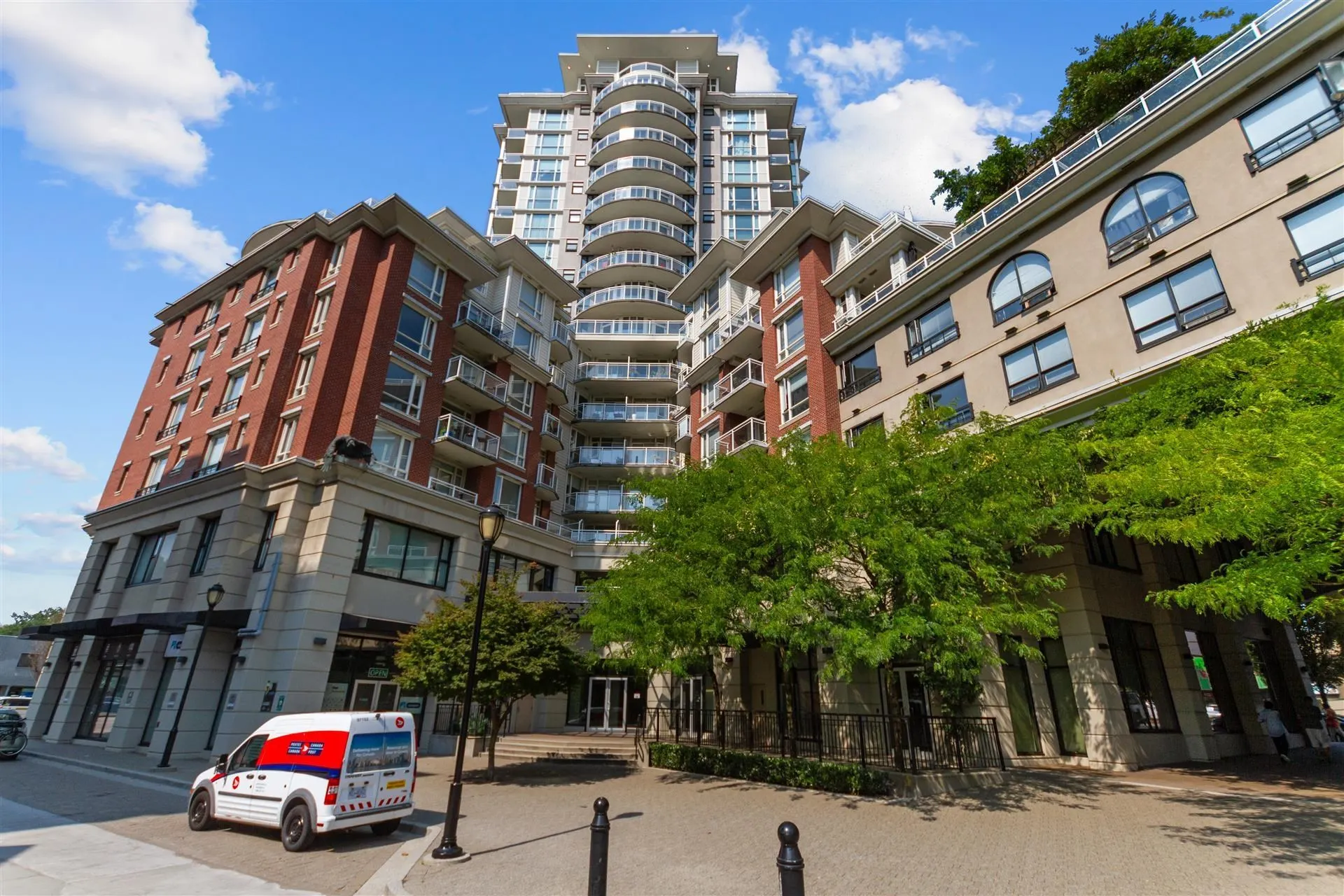 351 1432 Kingsway