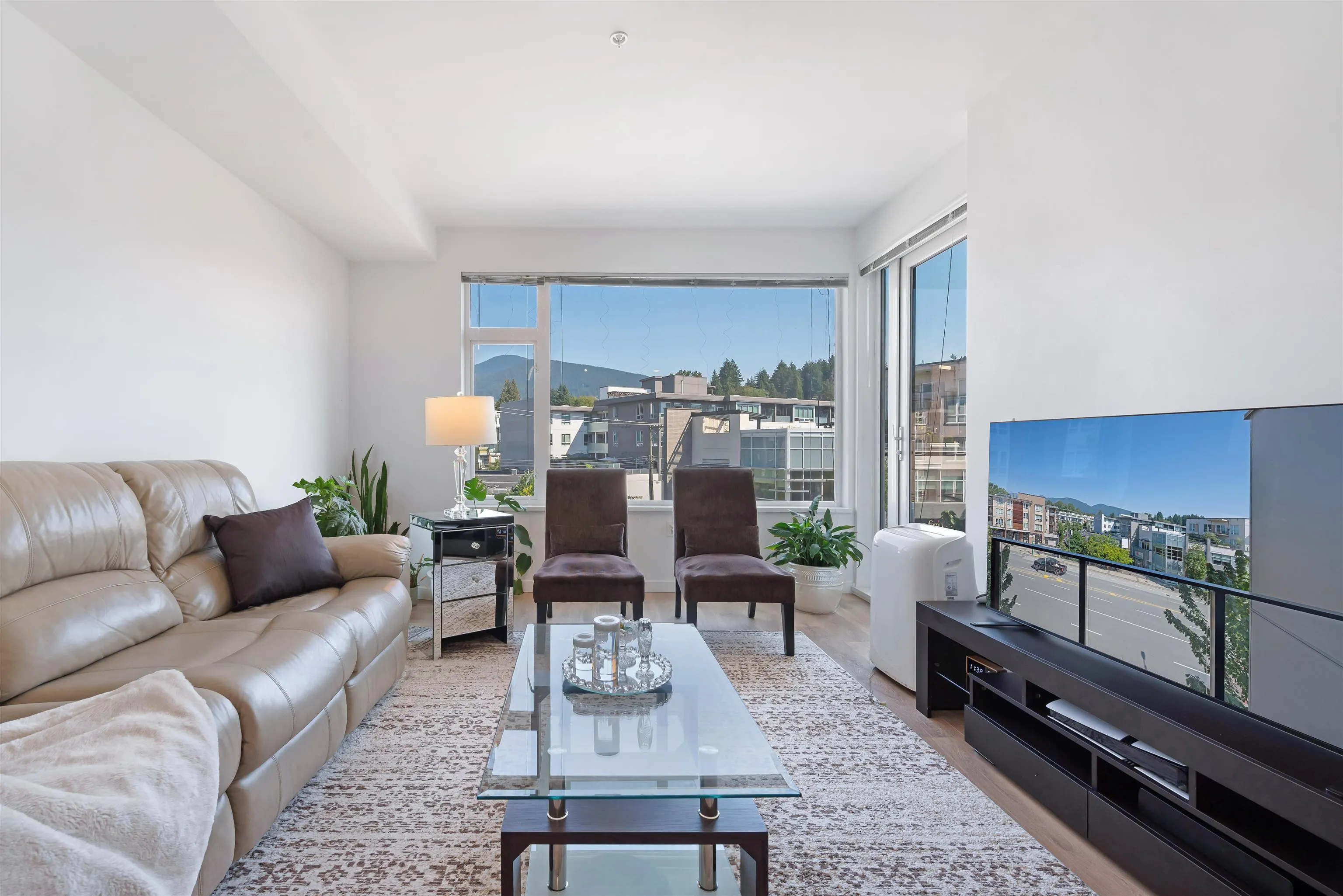 303 725 Marine Drive