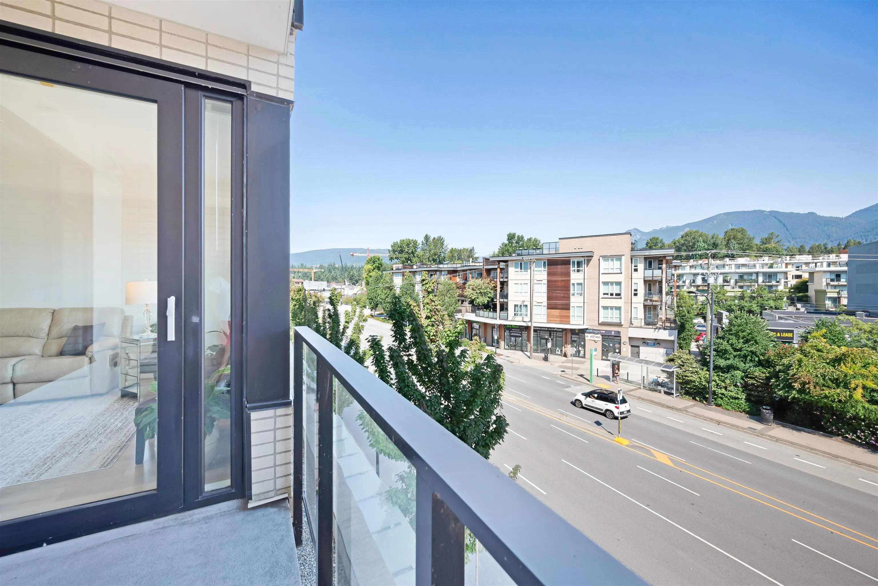 303 725 Marine Drive