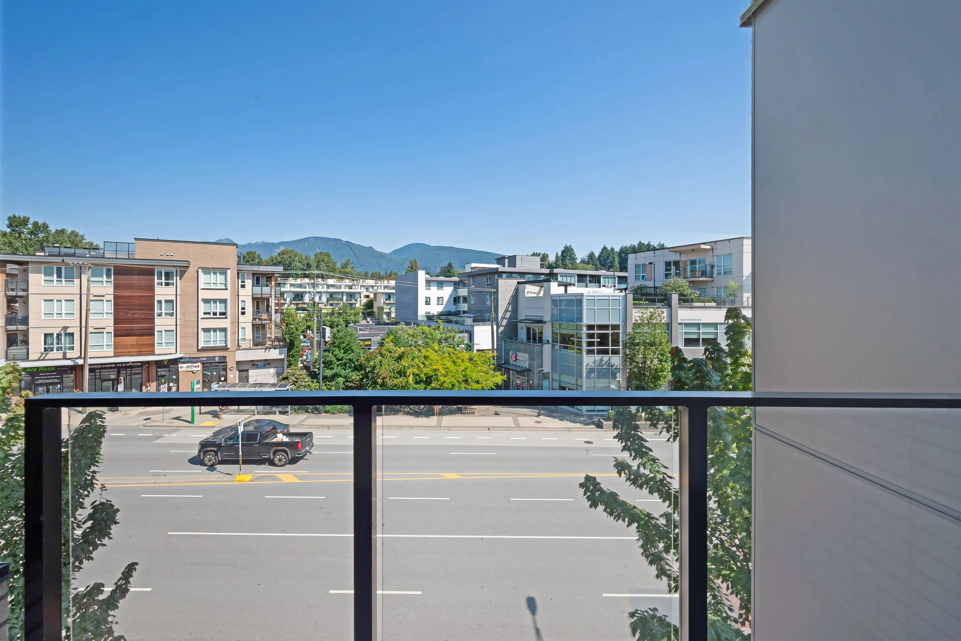 303 725 Marine Drive