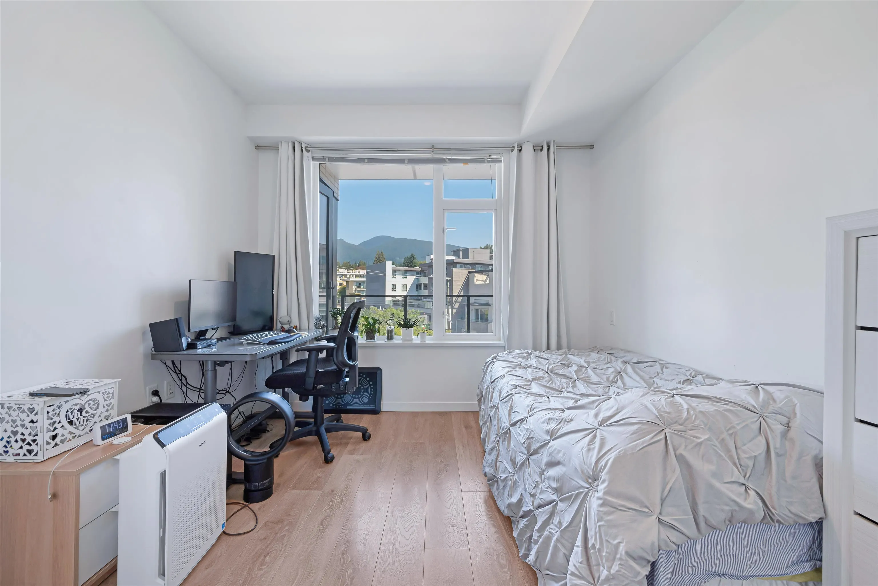 303 725 Marine Drive