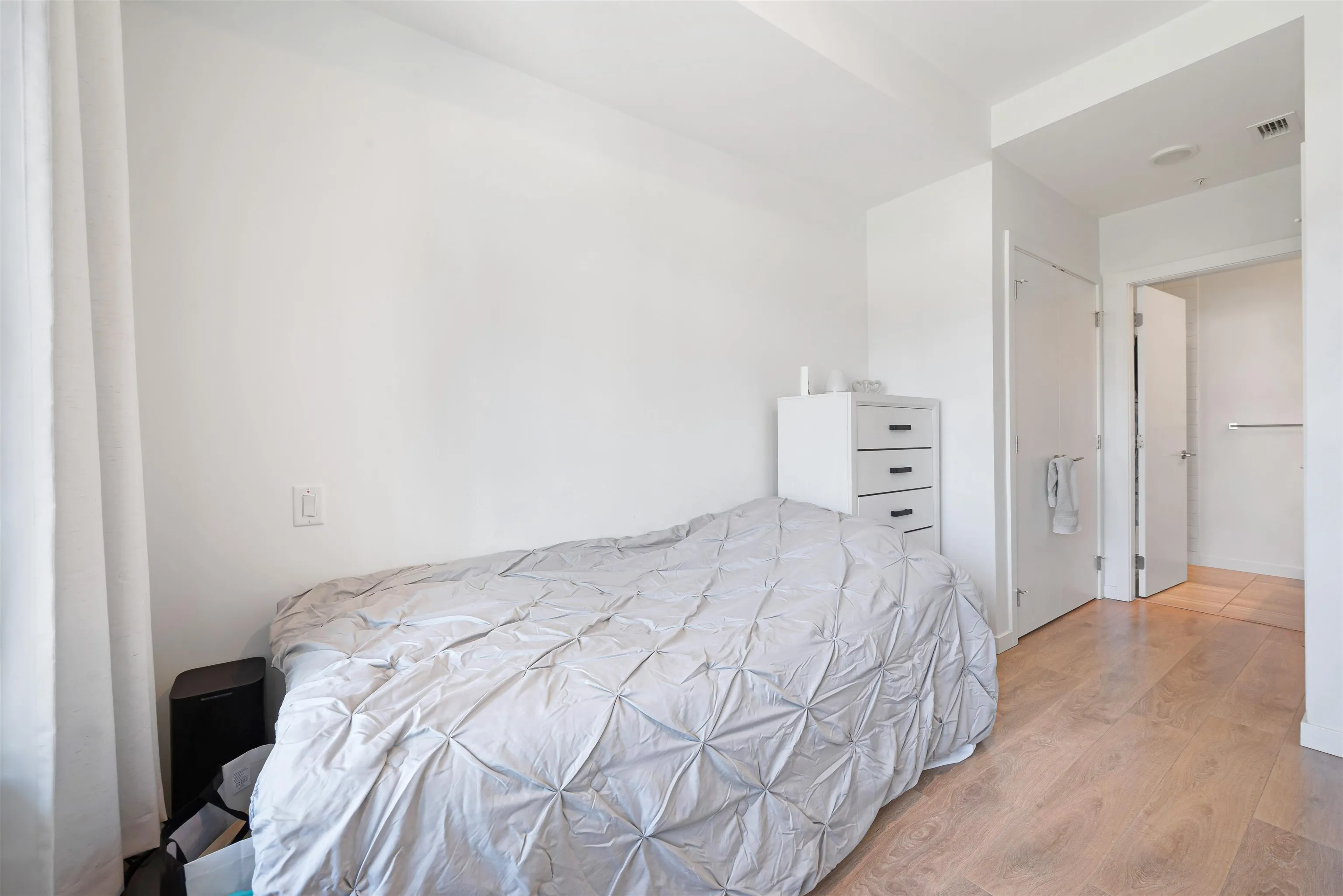 303 725 Marine Drive
