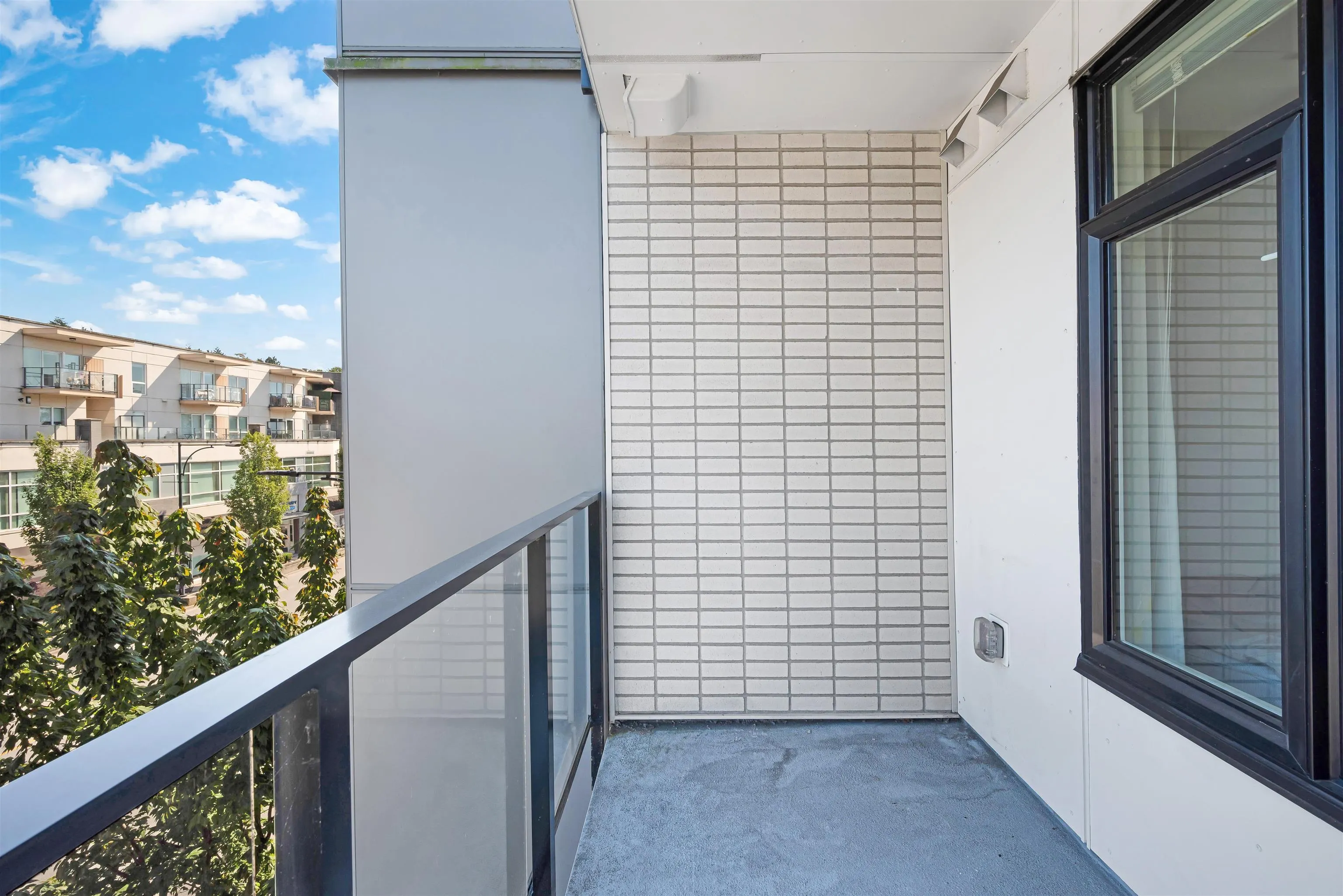 303 725 Marine Drive