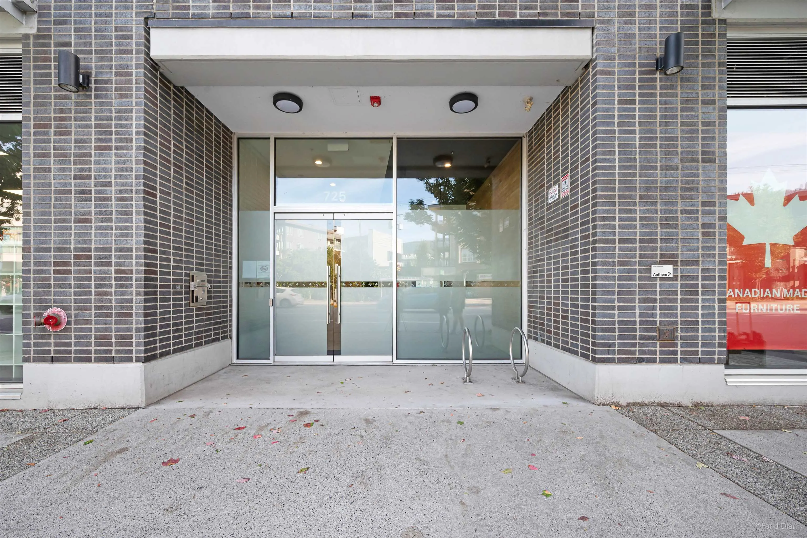 303 725 Marine Drive