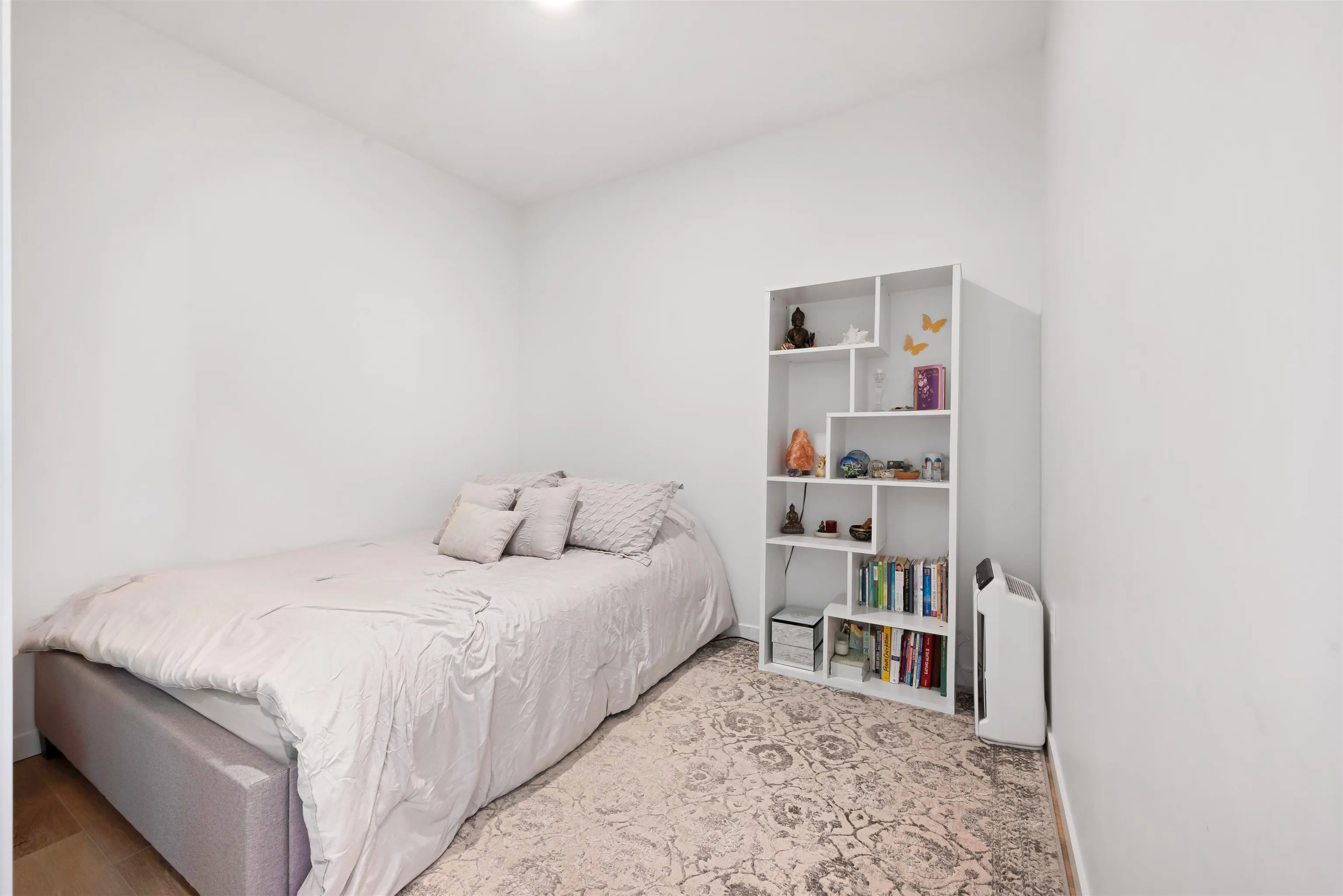 303 725 Marine Drive